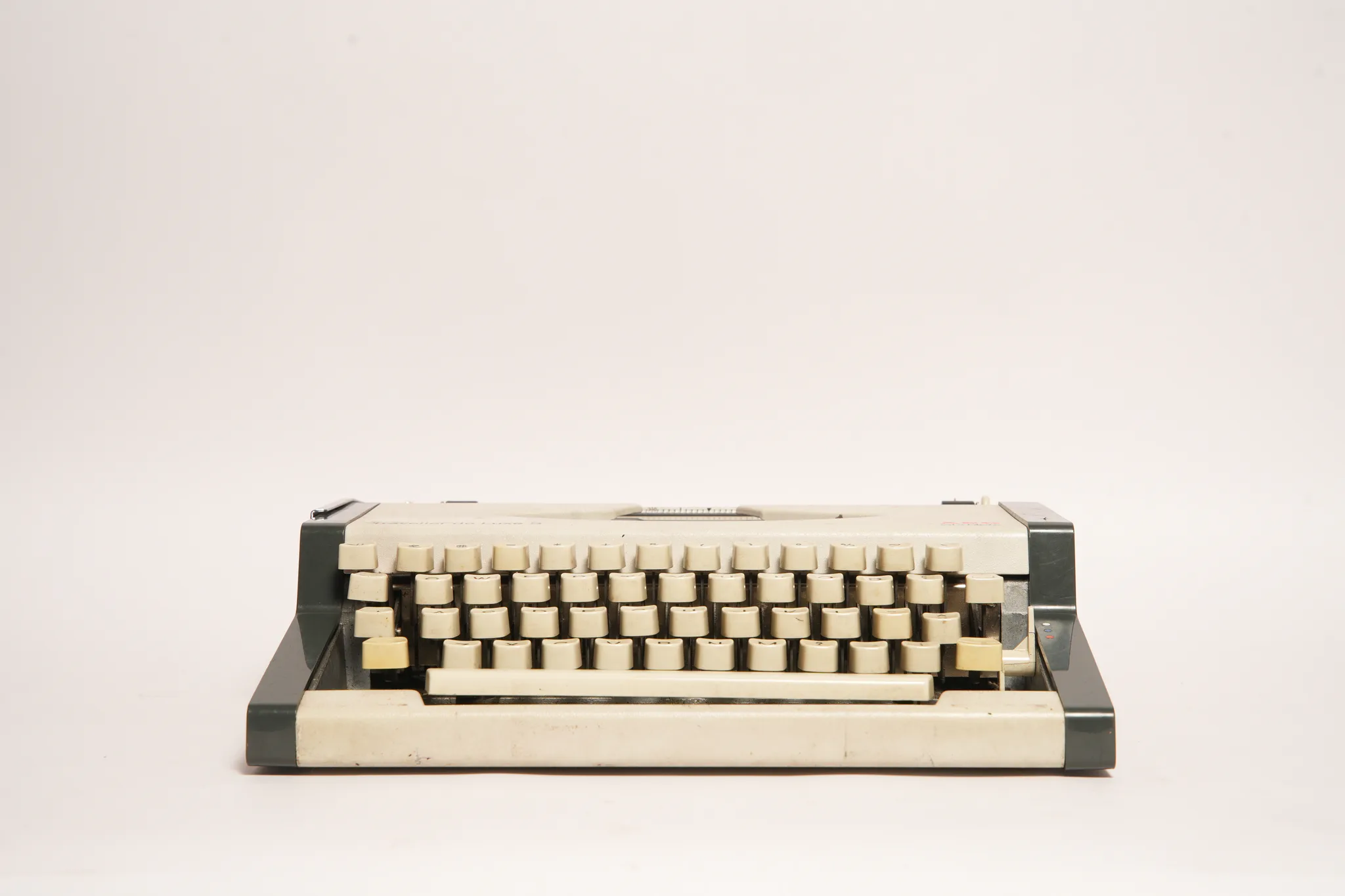 AEG Olympia Traveller de Luxe S Typewriter — photograph