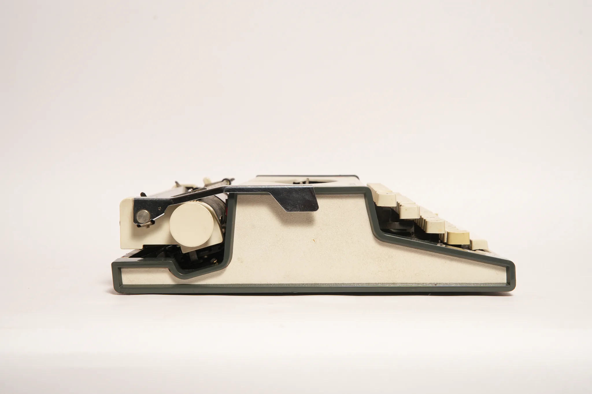 AEG Olympia Traveller de Luxe S Typewriter — photograph