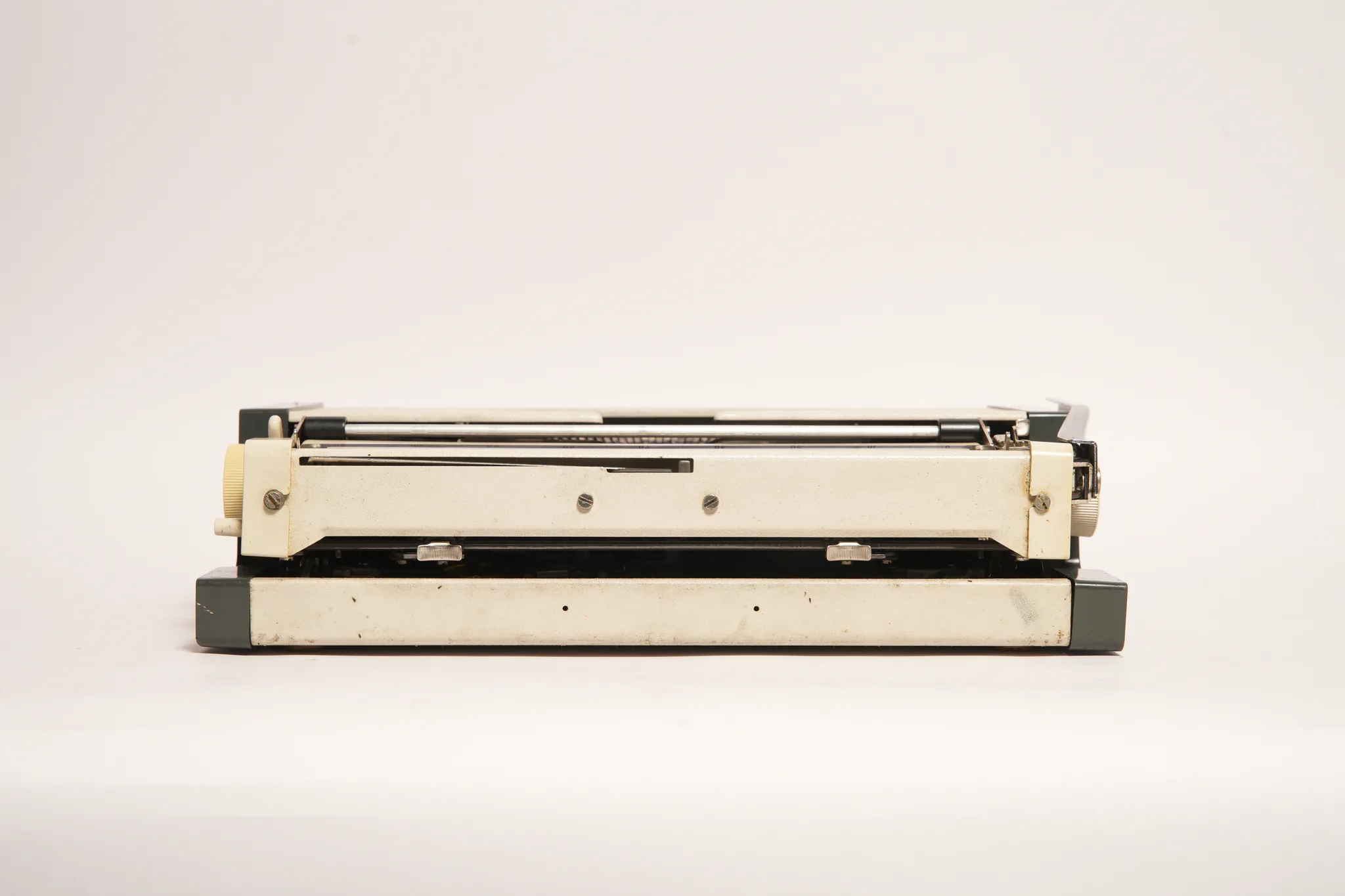AEG Olympia Traveller de Luxe S Typewriter — photograph