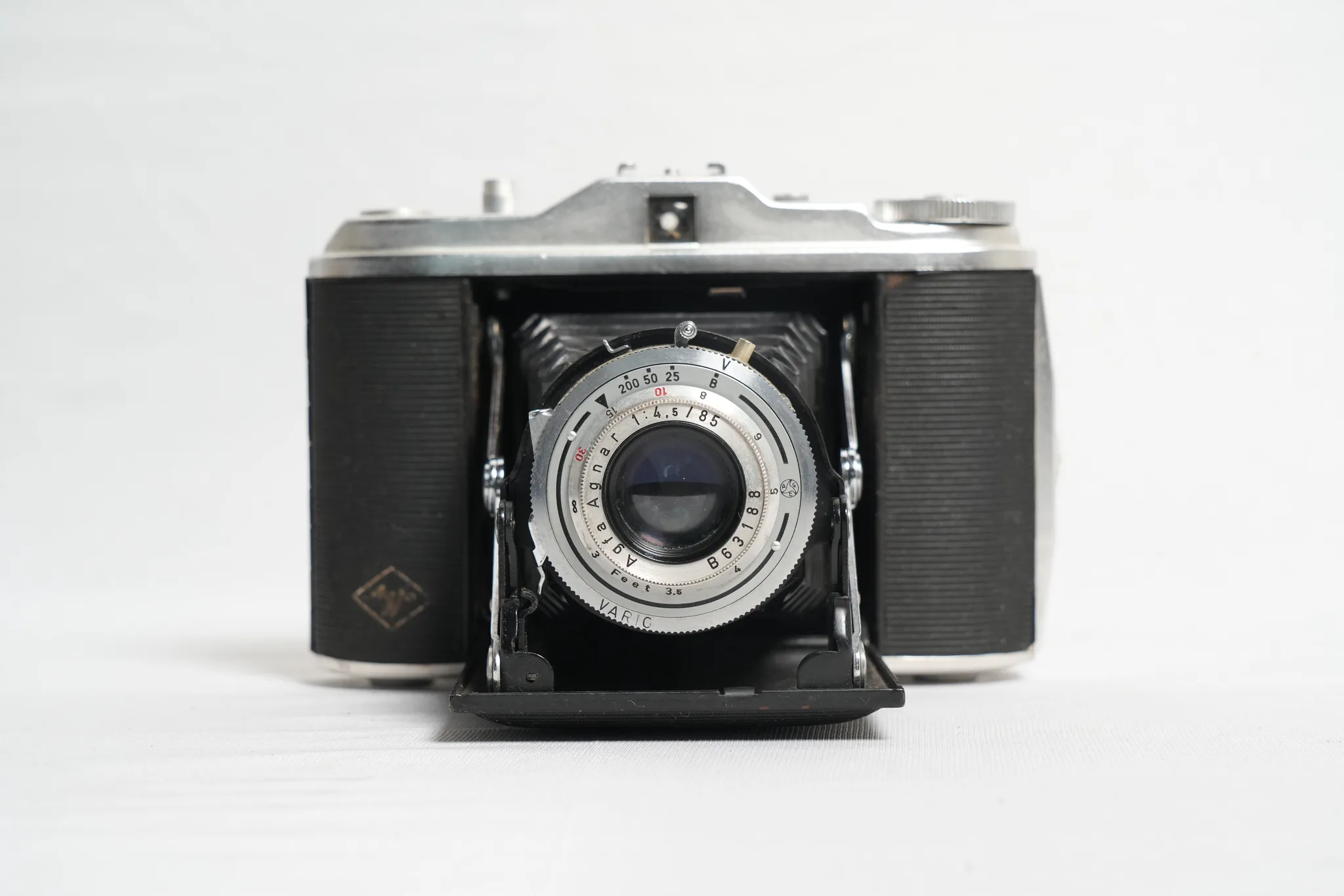 Agfa Isolette I Vintage Folding Camera — photograph