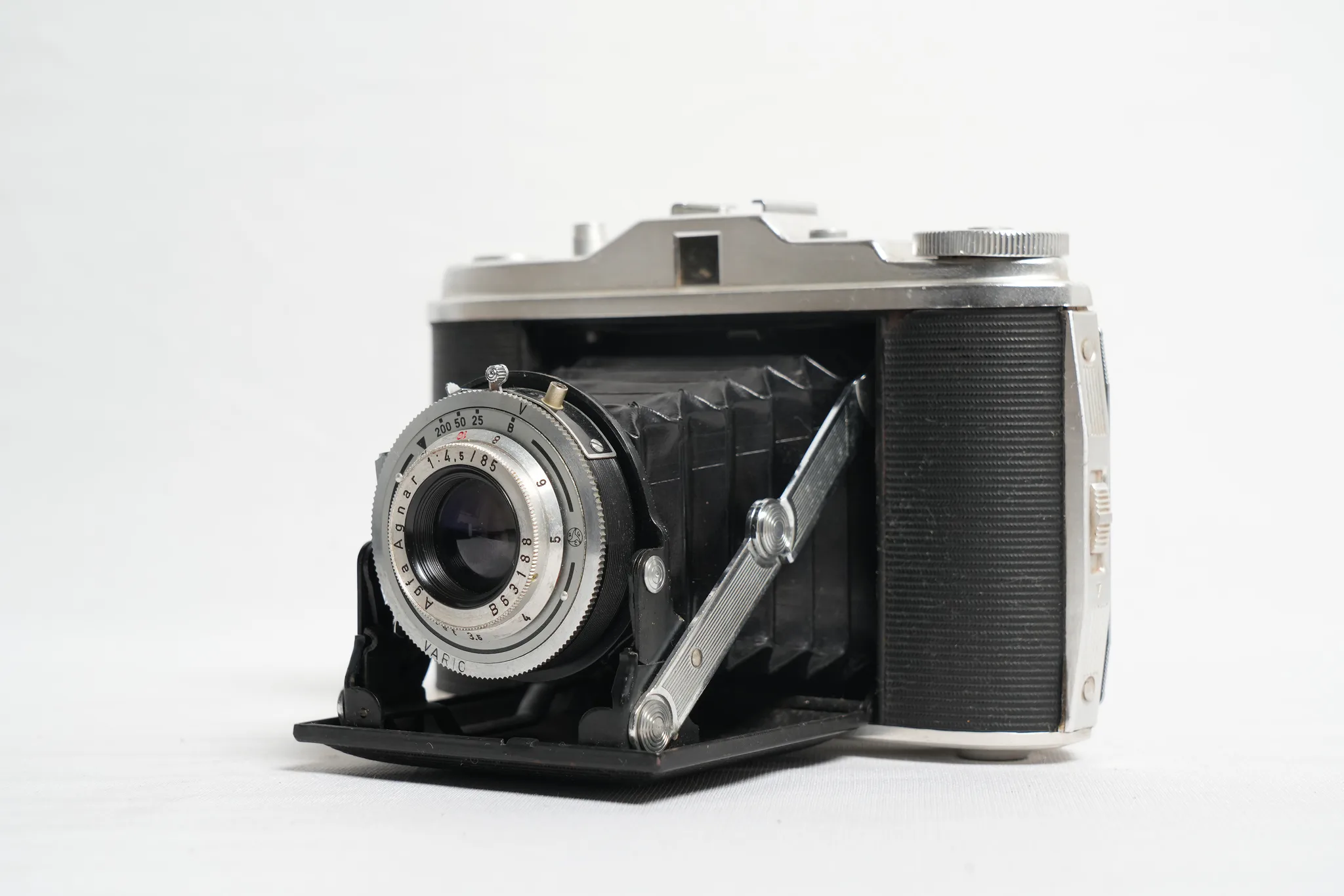 Agfa Isolette I Vintage Folding Camera — photograph