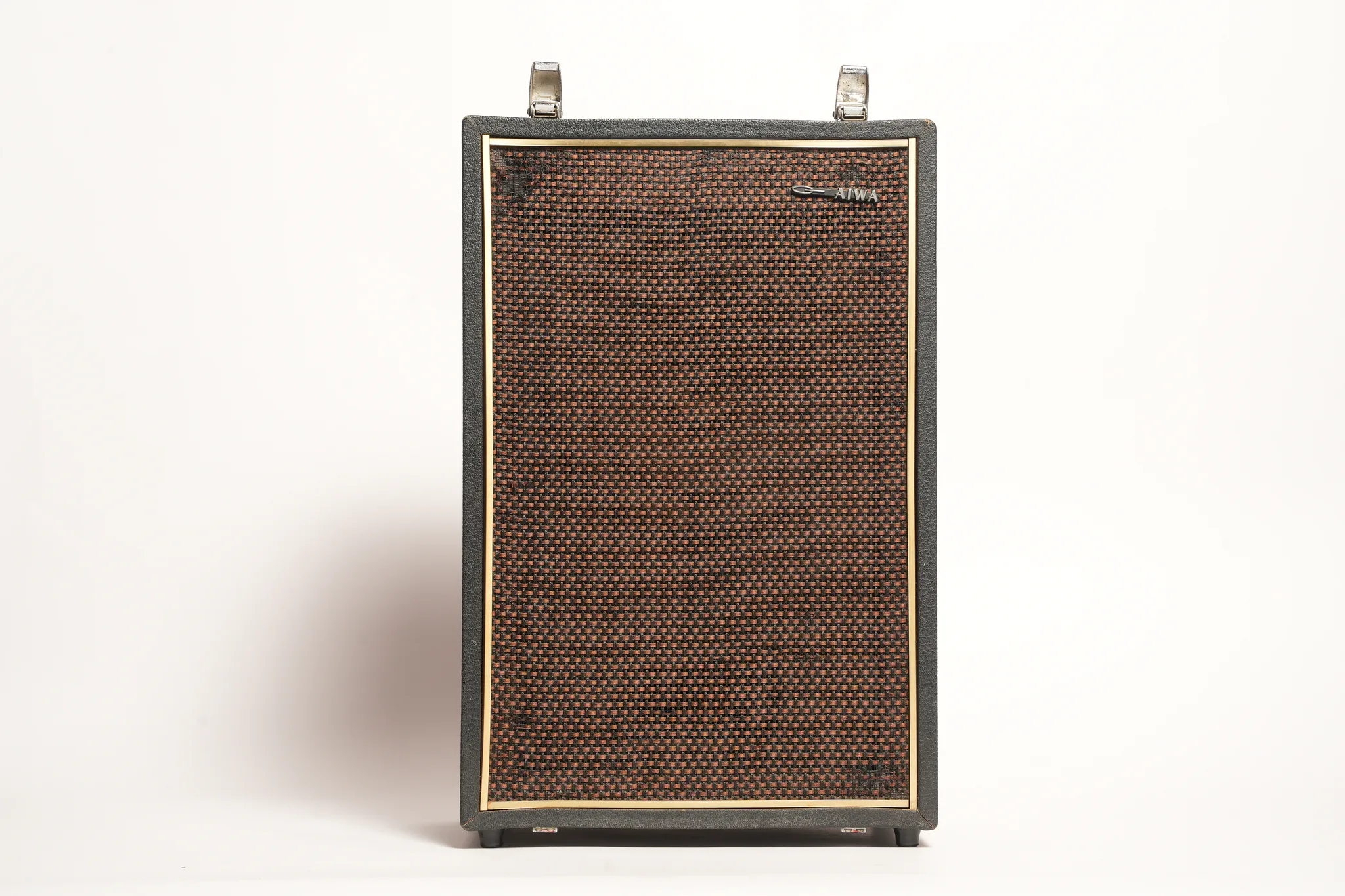 Aiwa SC-6 Vintage Mono Speaker Cabinet — photograph