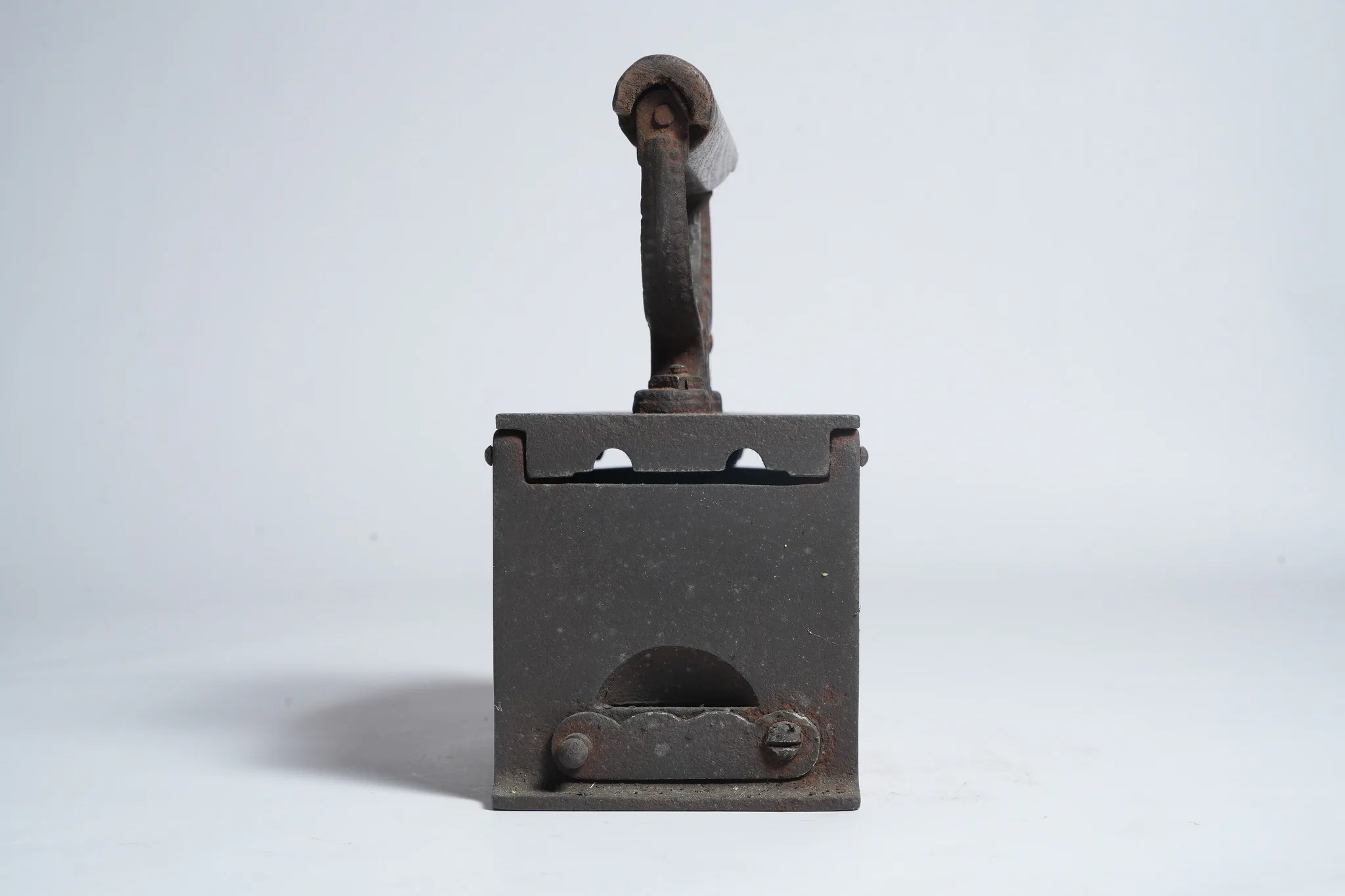 Antique Cast Iron Charcoal Box Iron with Wooden Grip — photograph 2
