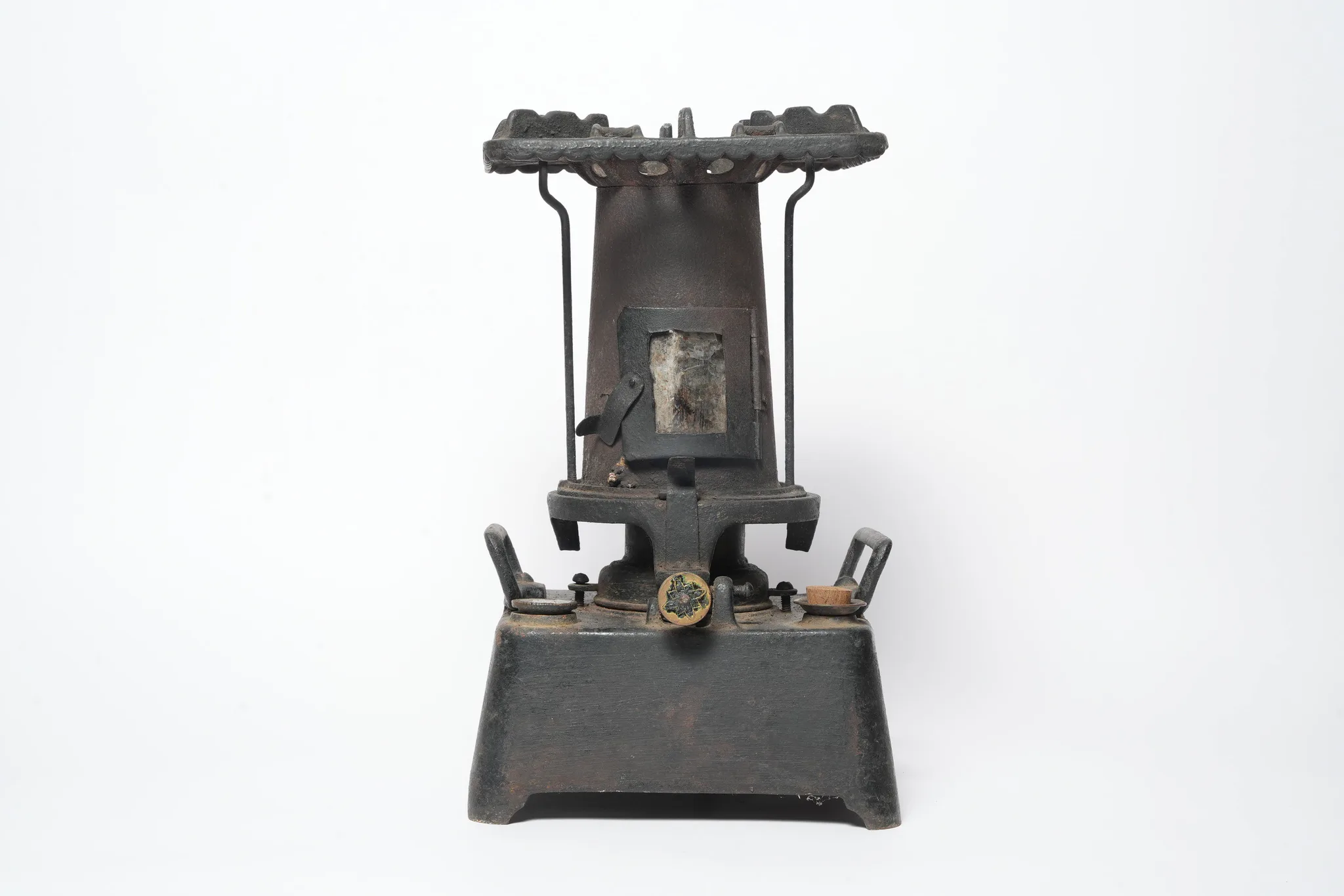 Antique Cast Iron Kerosene Sad Iron Heater & Boiling Stove — photograph 1