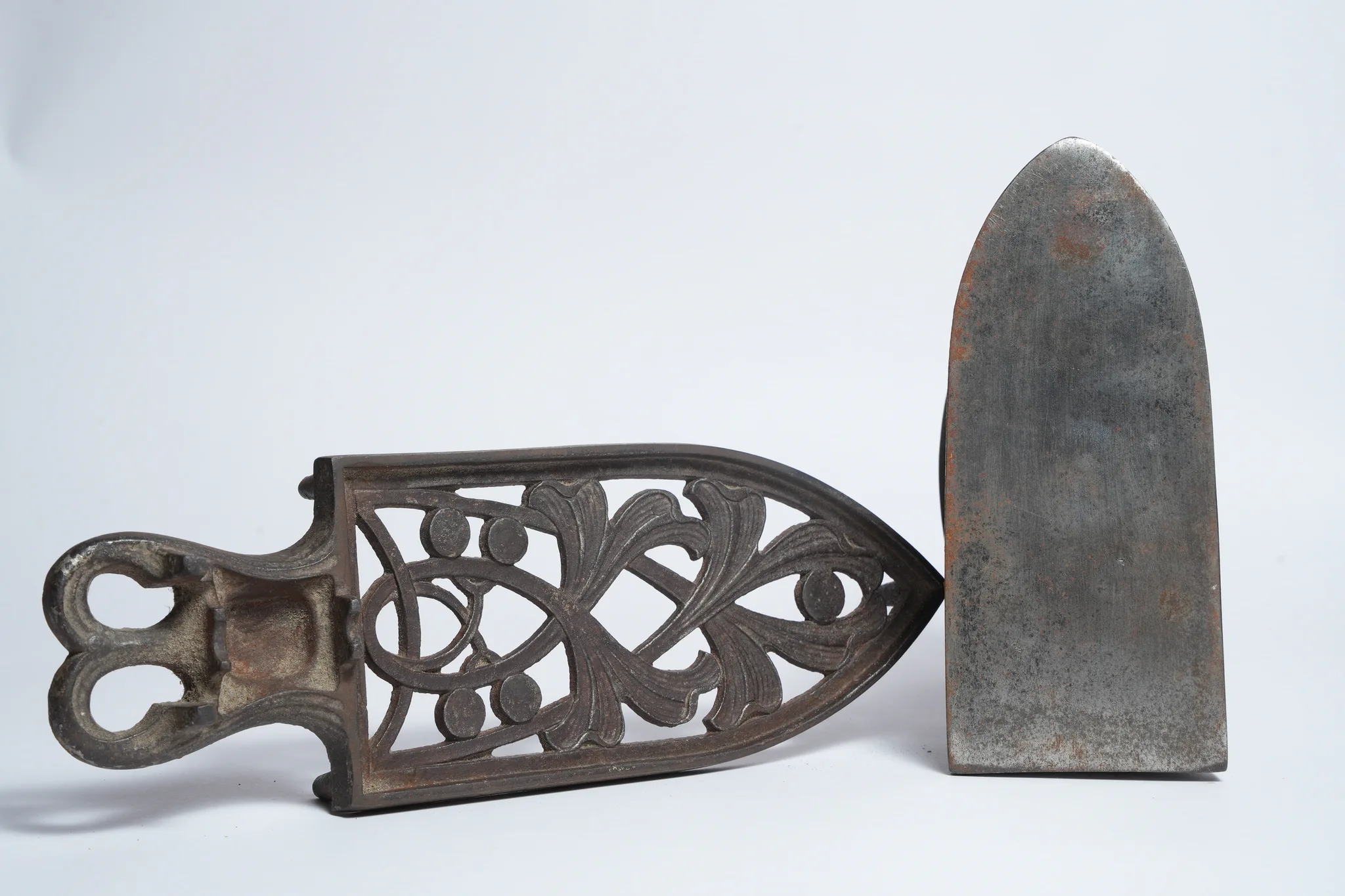 Antique Charcoal Box Iron with Trivet Stand — photograph 4