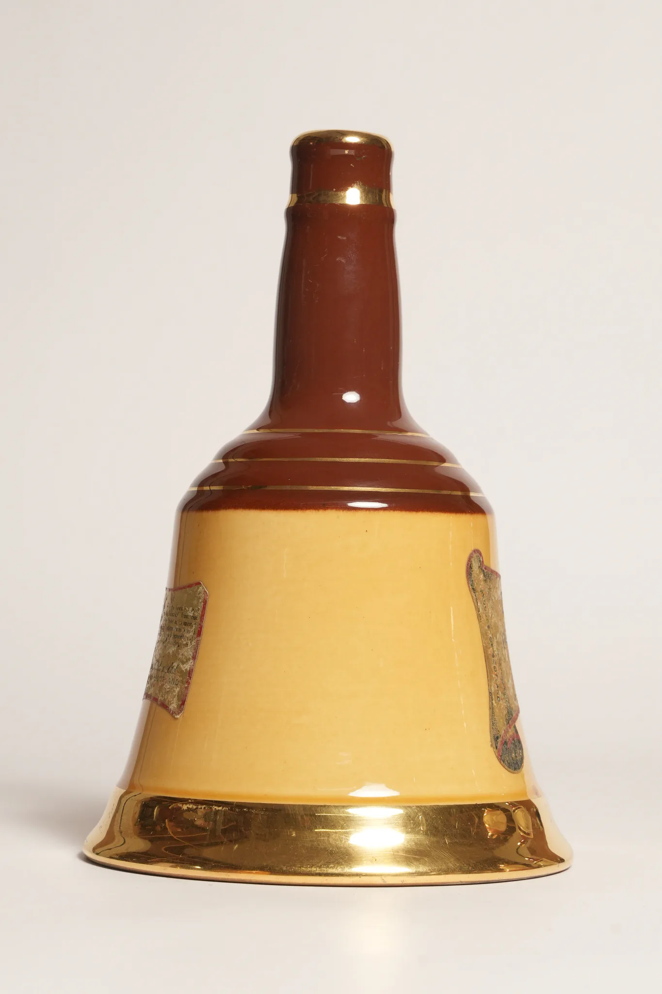 Bell's Wade Ceramic Bell Scotch Whisky Decanter — photograph 2