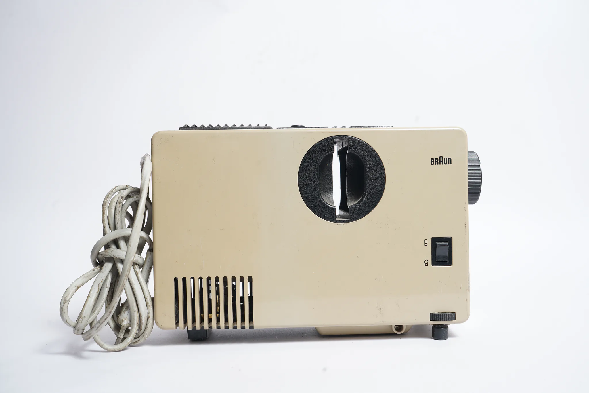 Braun D40 Slide Projector — photograph