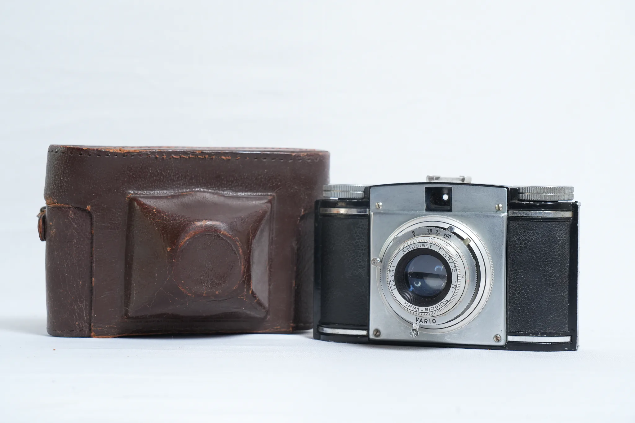 Braun Paxina Vario Vintage Viewfinder Camera — photograph