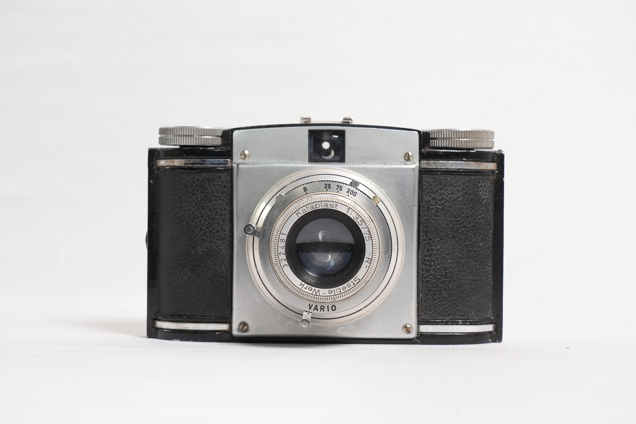 Braun Paxina Vario Vintage Viewfinder Camera — photograph