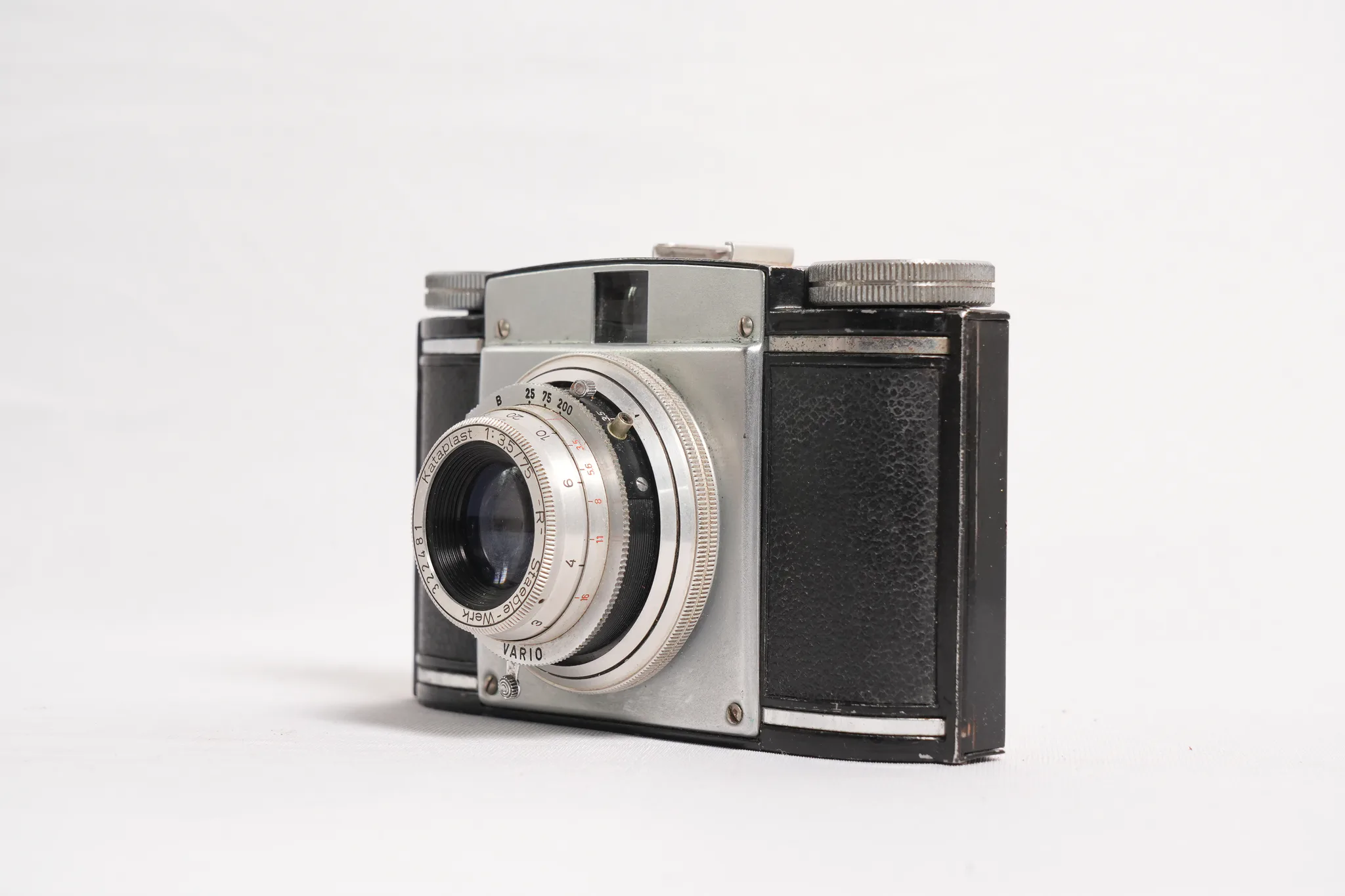 Braun Paxina Vario Vintage Viewfinder Camera — photograph