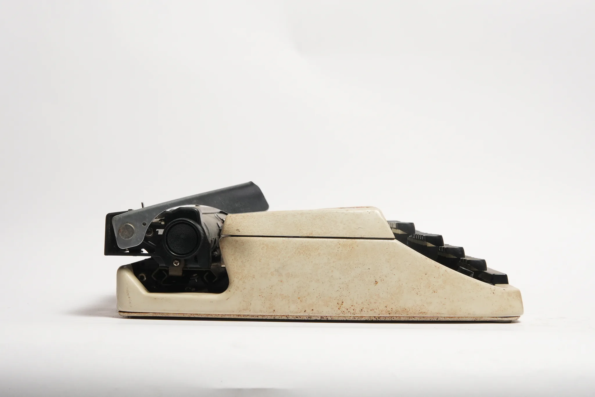 Brother 210 Portable Manual Typewriter in Cream — photograph