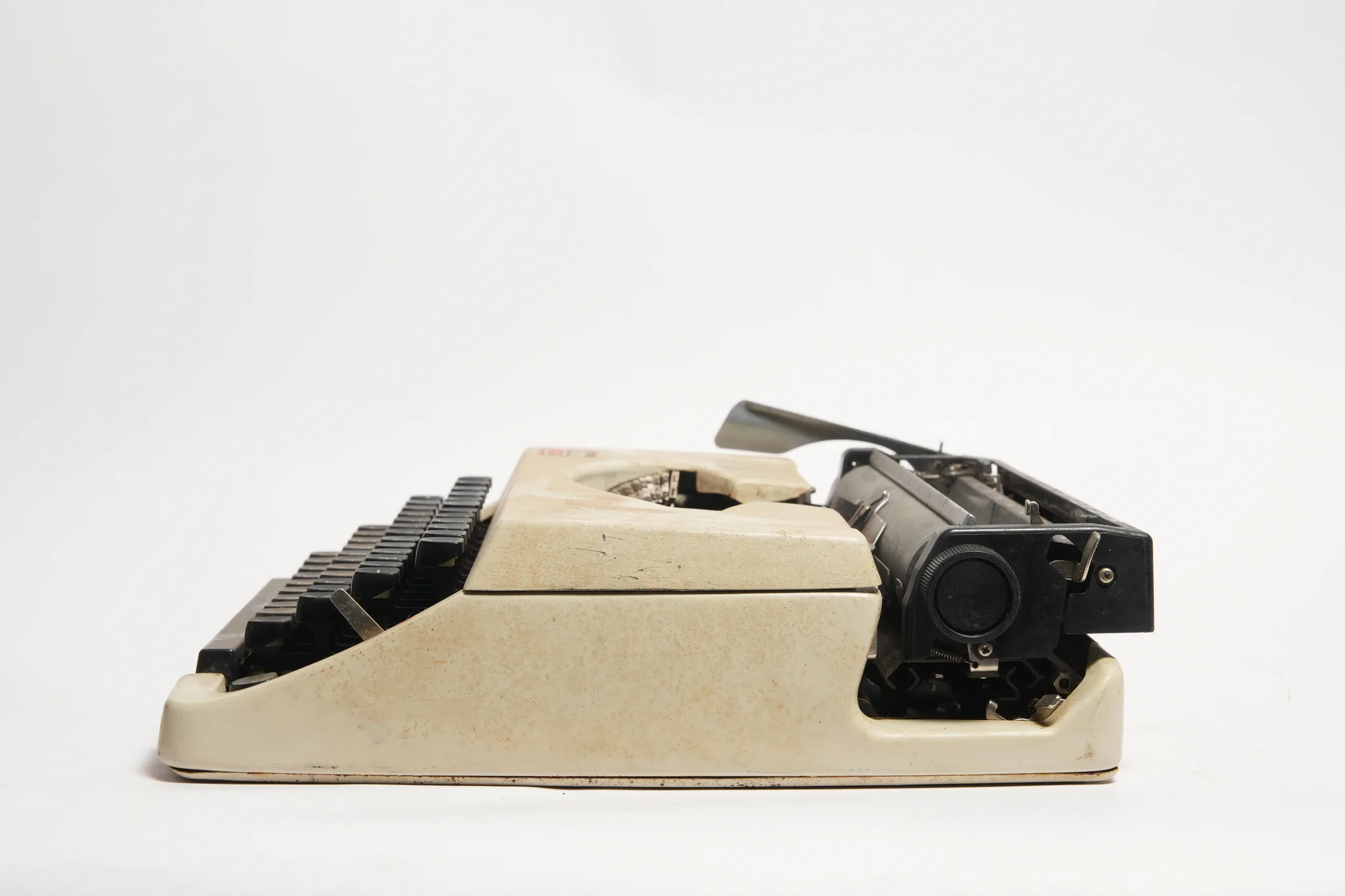 Brother 210 Portable Manual Typewriter in Cream — photograph