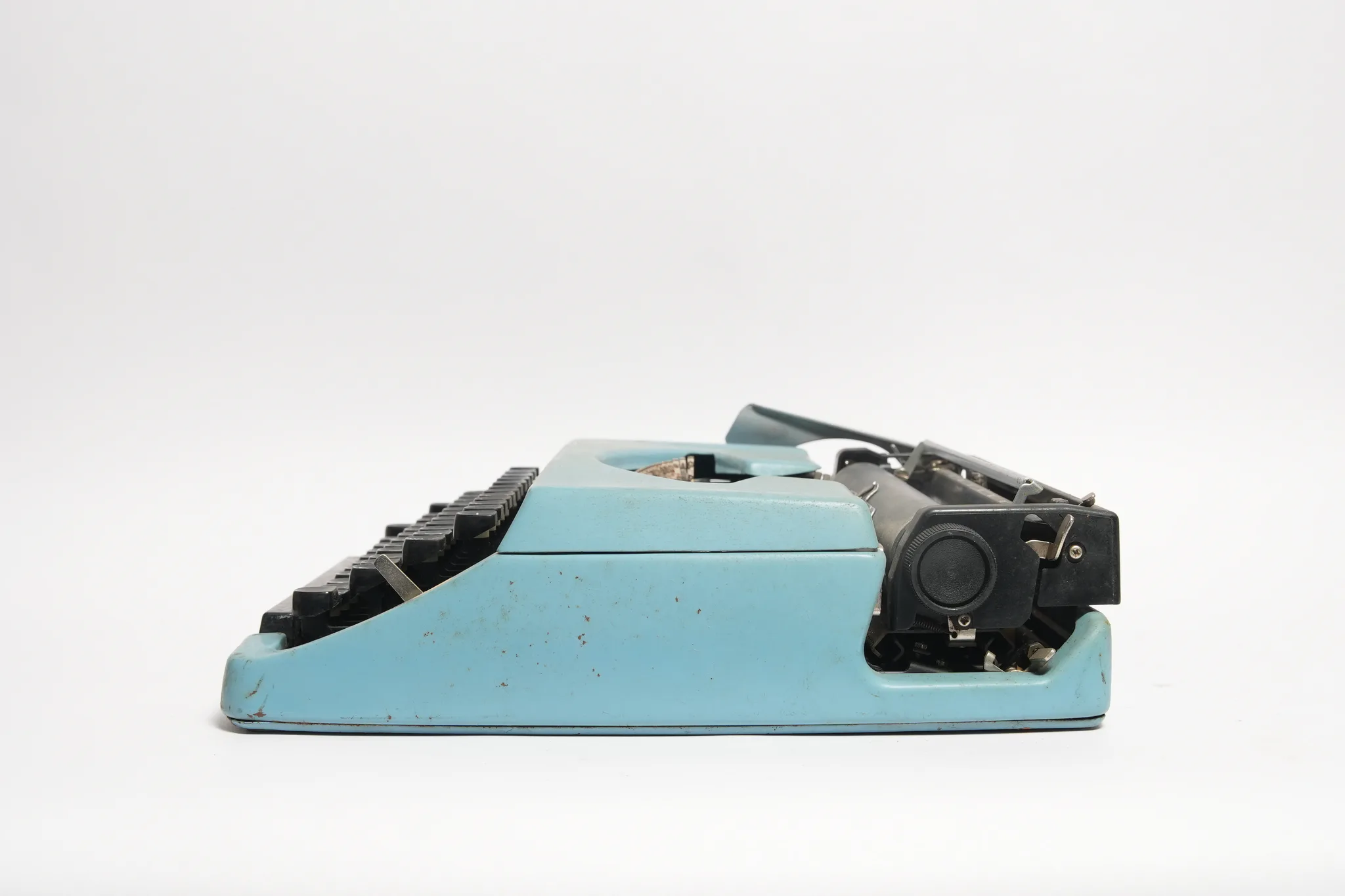 Brother Charger 11 Portable Typewriter (Blue) — photograph