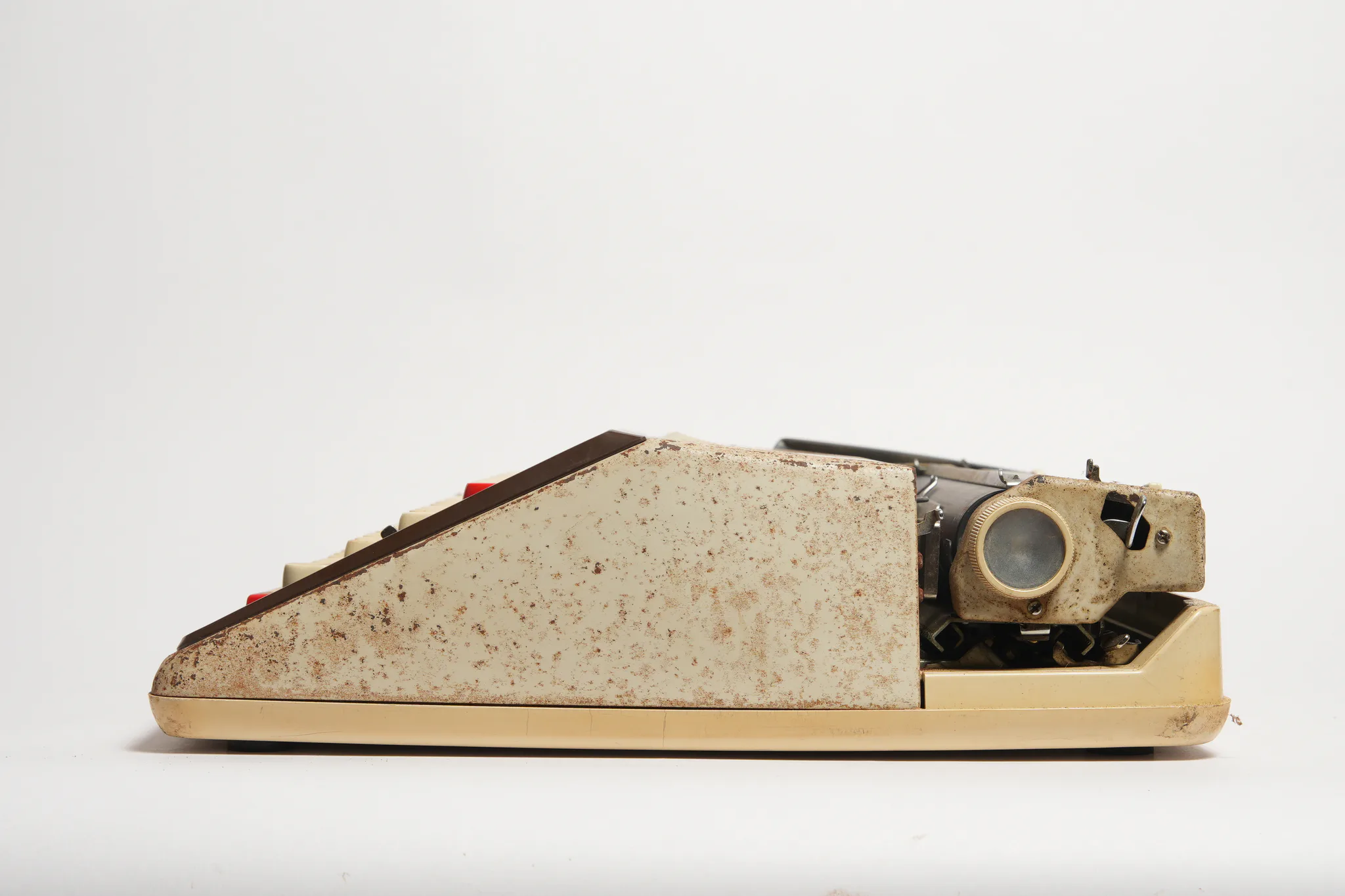Brother Deluxe 1350 Portable Typewriter — photograph