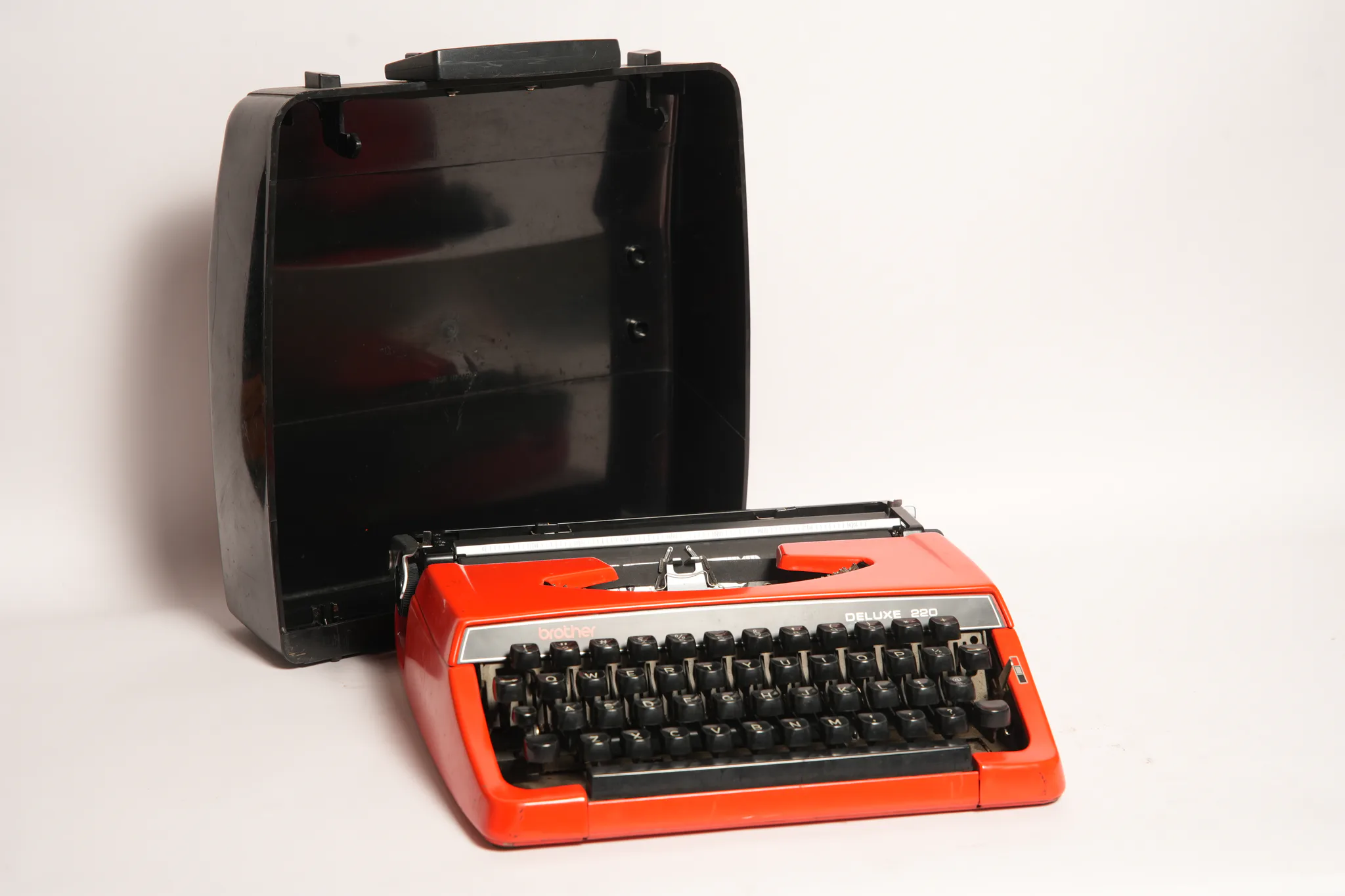 Brother Deluxe 220 Portable Scarlet Red Typewriter — photograph