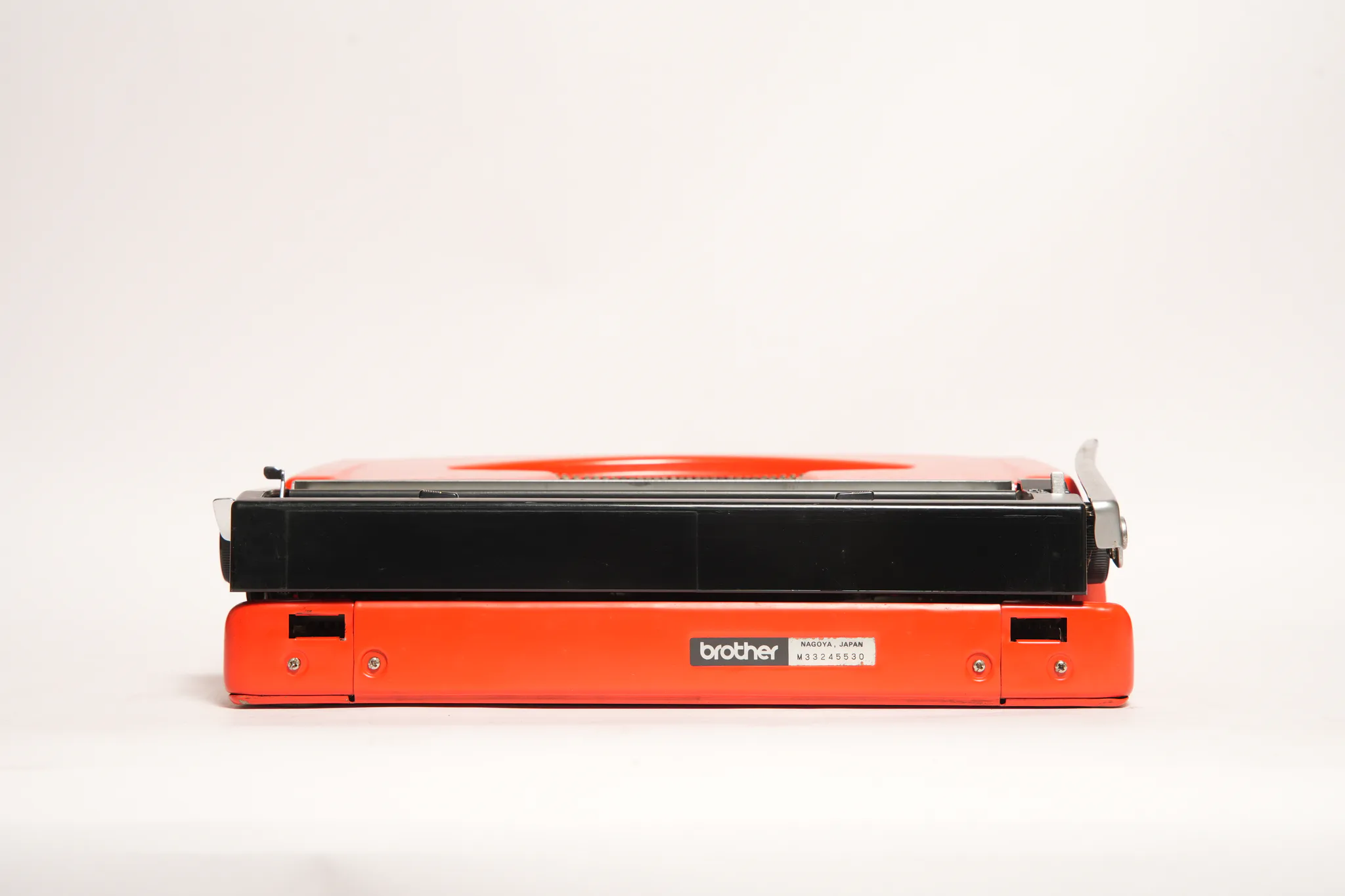 Brother Deluxe 220 Portable Scarlet Red Typewriter — photograph