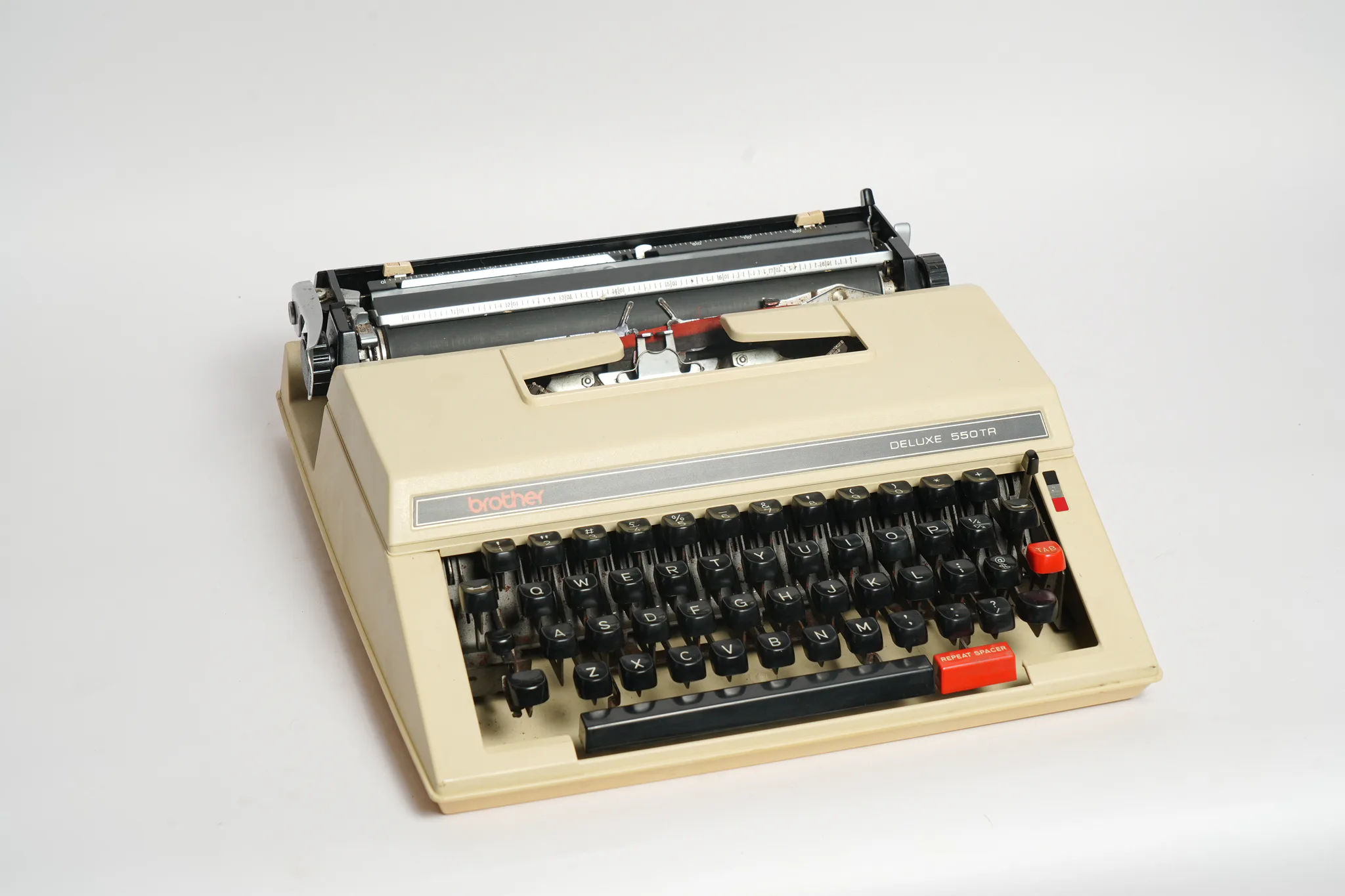 Brother Deluxe 550TR Vintage Portable Typewriter