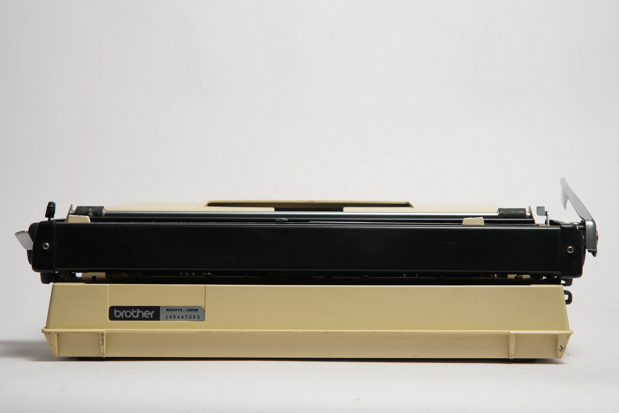 Brother Deluxe 562TR Vintage Portable Typewriter — photograph