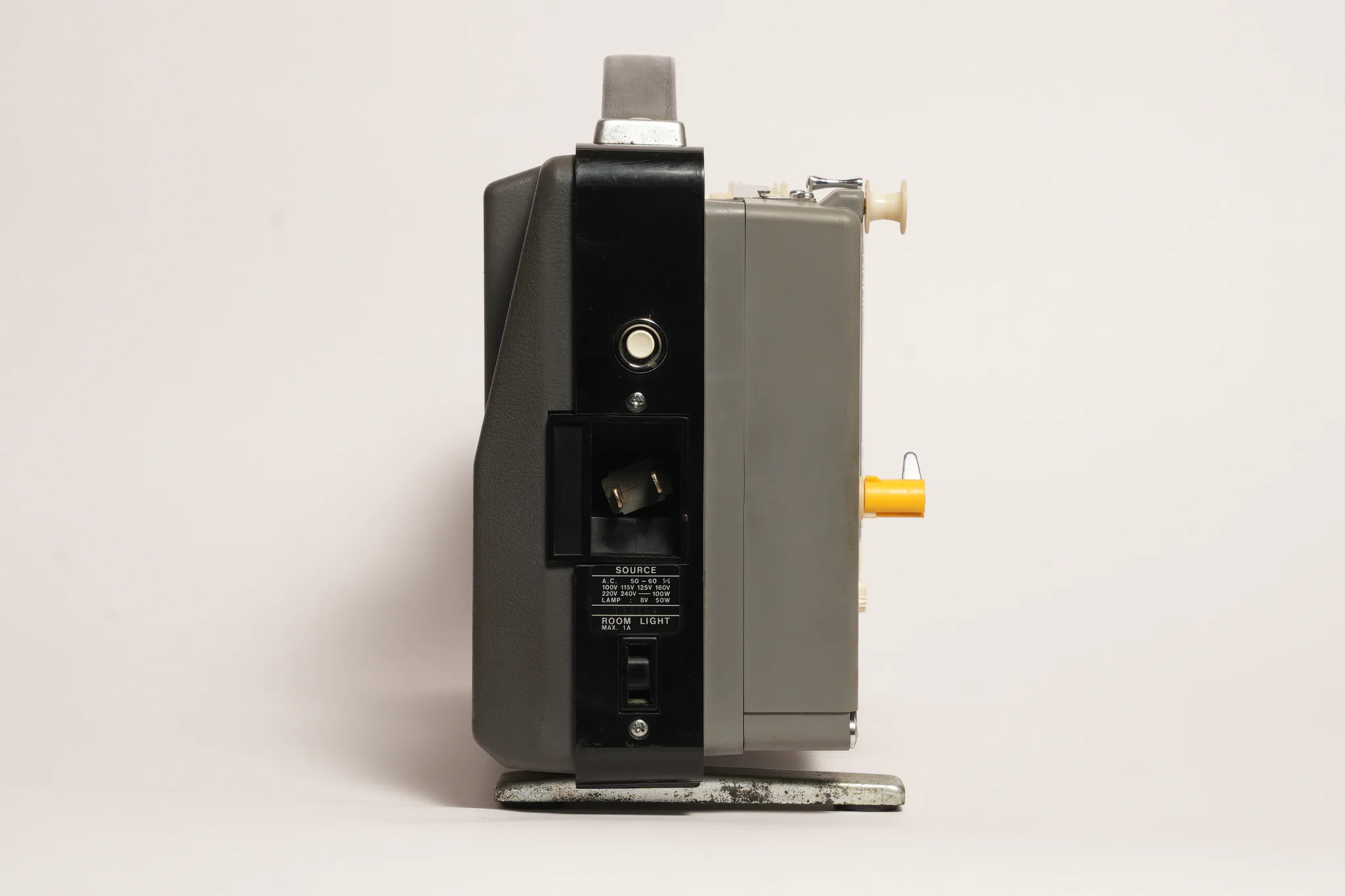Canon Cine Projector S-2 8mm Film Projector — photograph 2