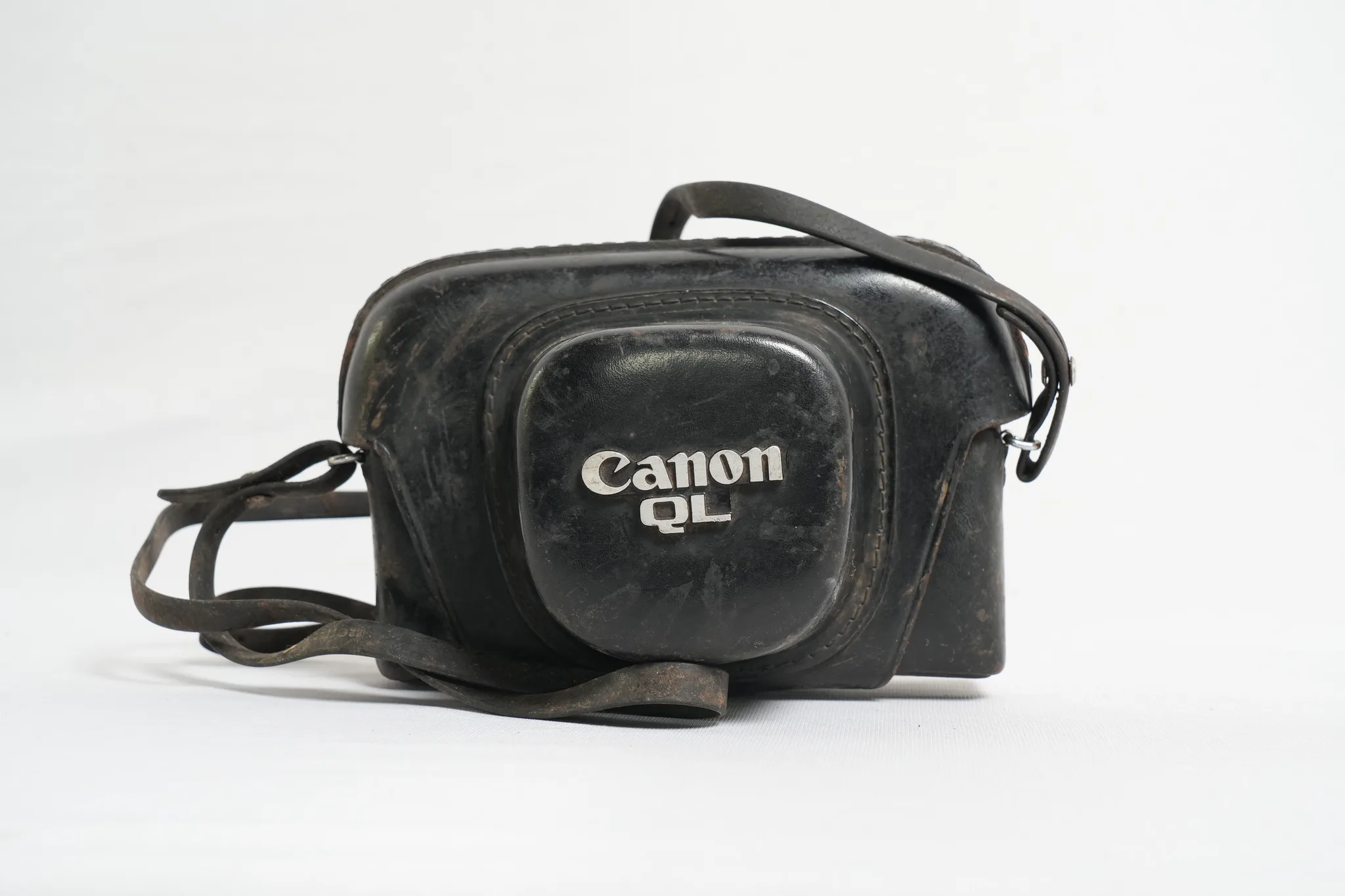 Canon QL Vintage Rangefinder Camera — photograph
