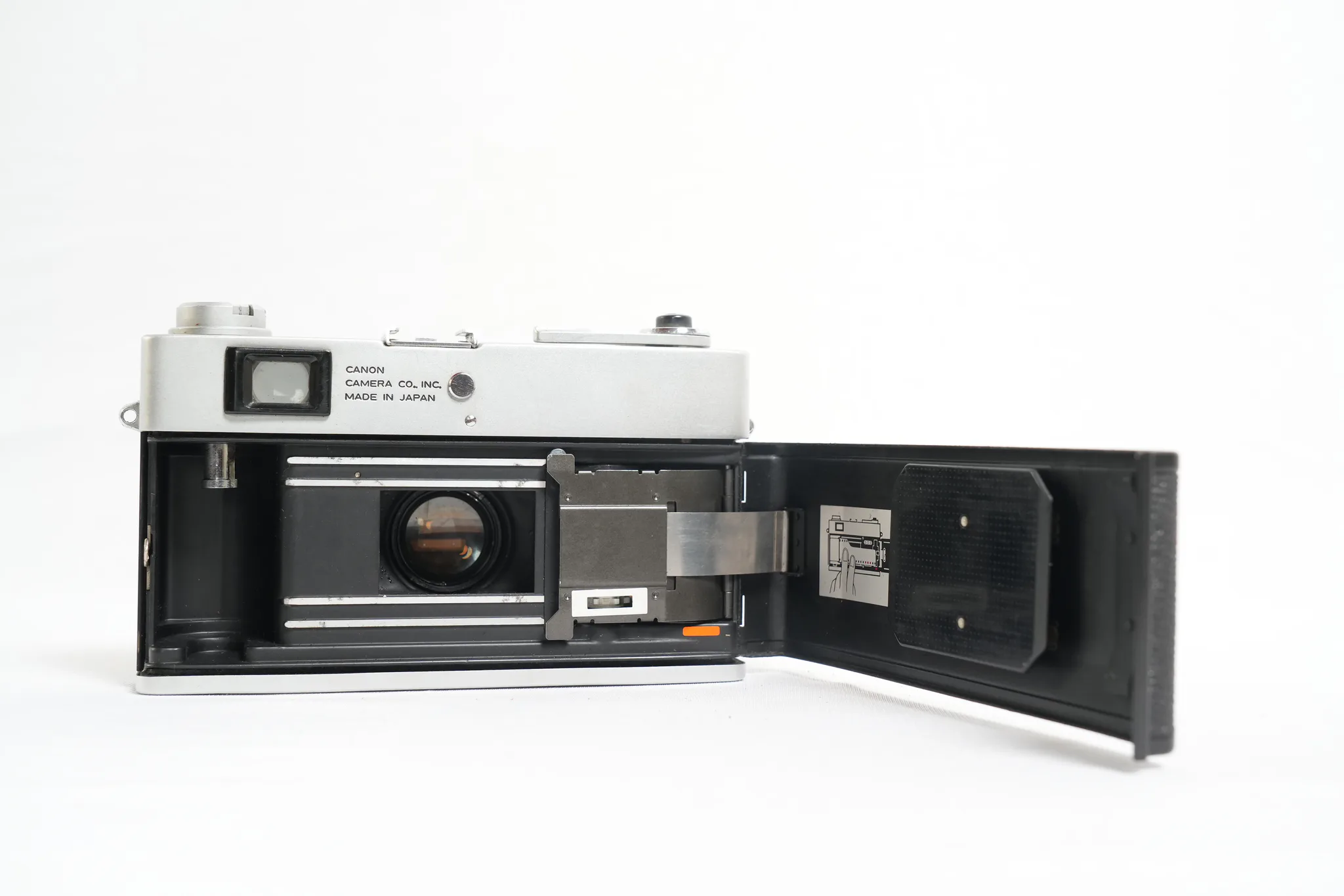 Canon QL Vintage Rangefinder Camera — photograph