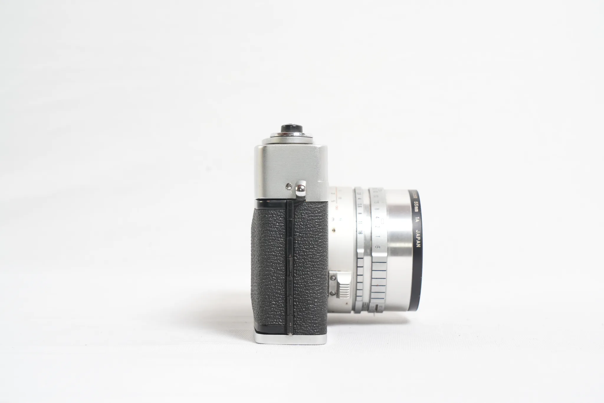 Canon QL Vintage Rangefinder Camera — photograph