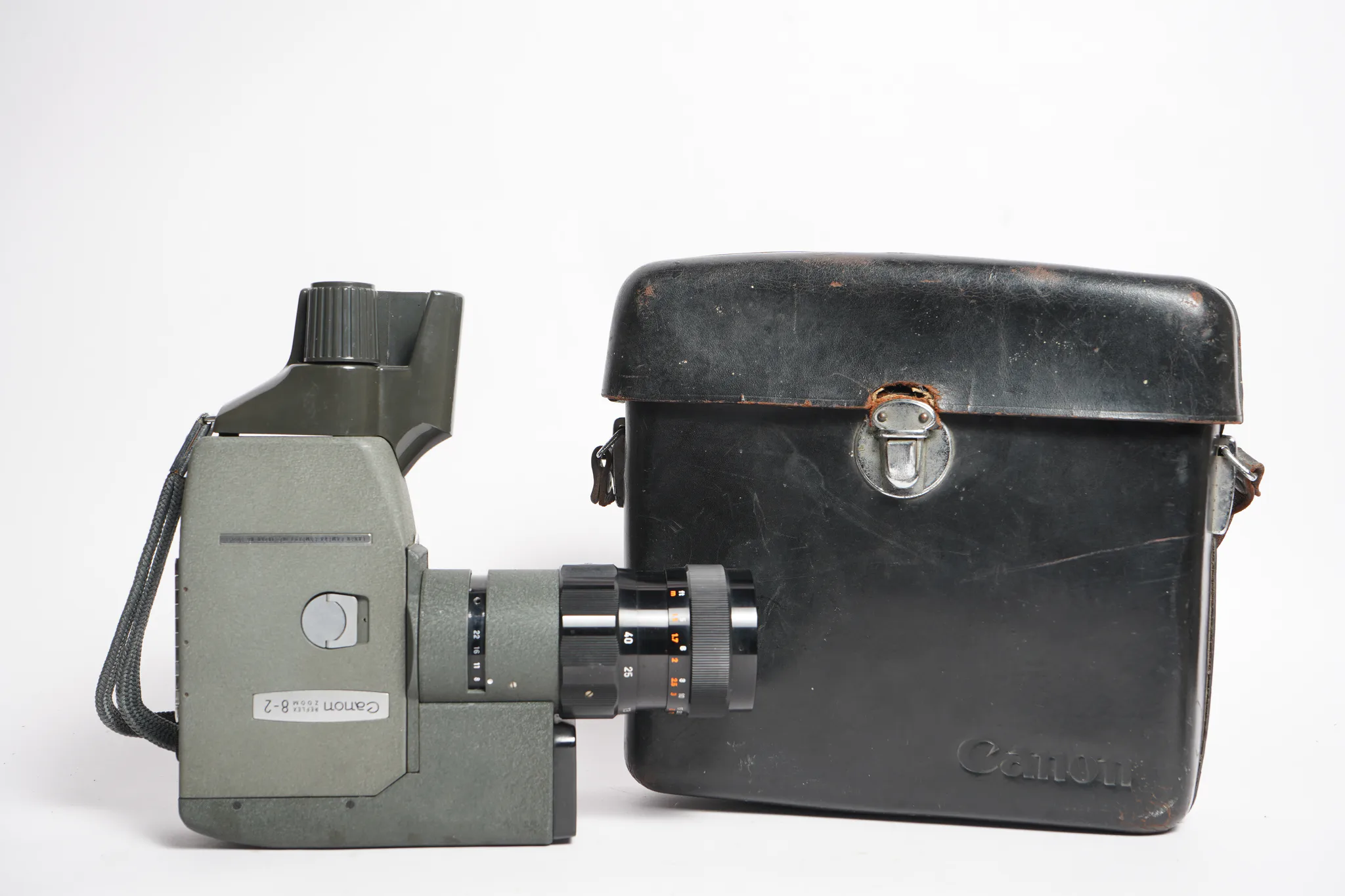 Canon Reflex Zoom 8-2 Cine Camera — photograph