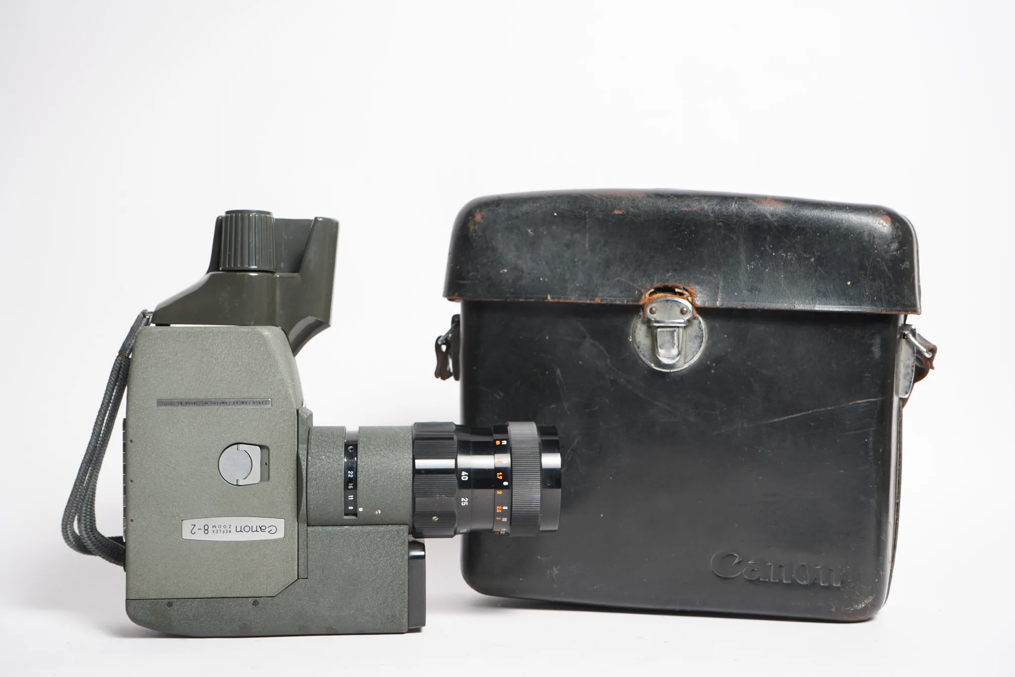 Canon Reflex Zoom 8-2 Cine Camera — photograph