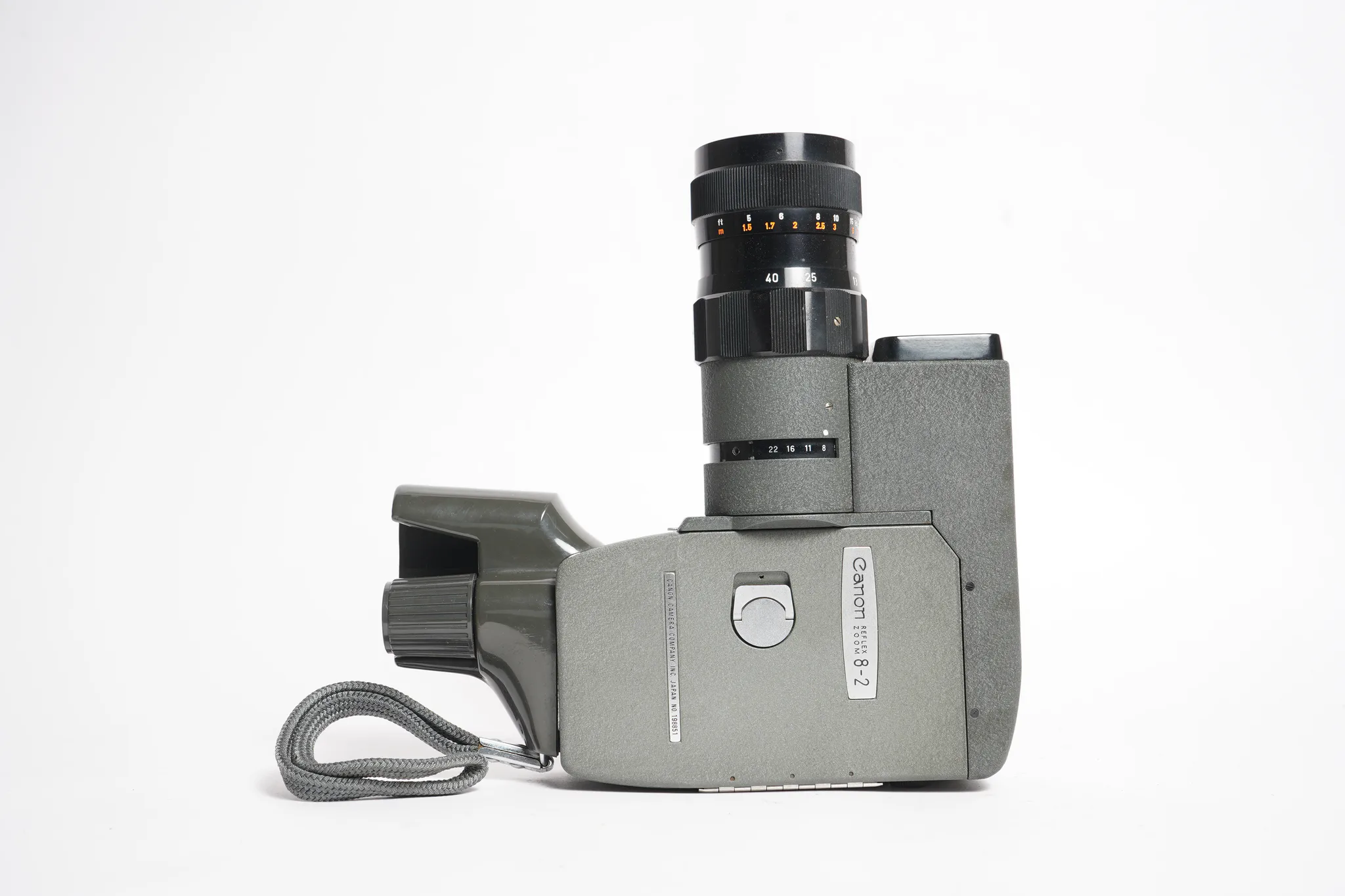 Canon Reflex Zoom 8-2 Cine Camera — Canon Camera Co. Inc.: a tangible chapter of the analog era.