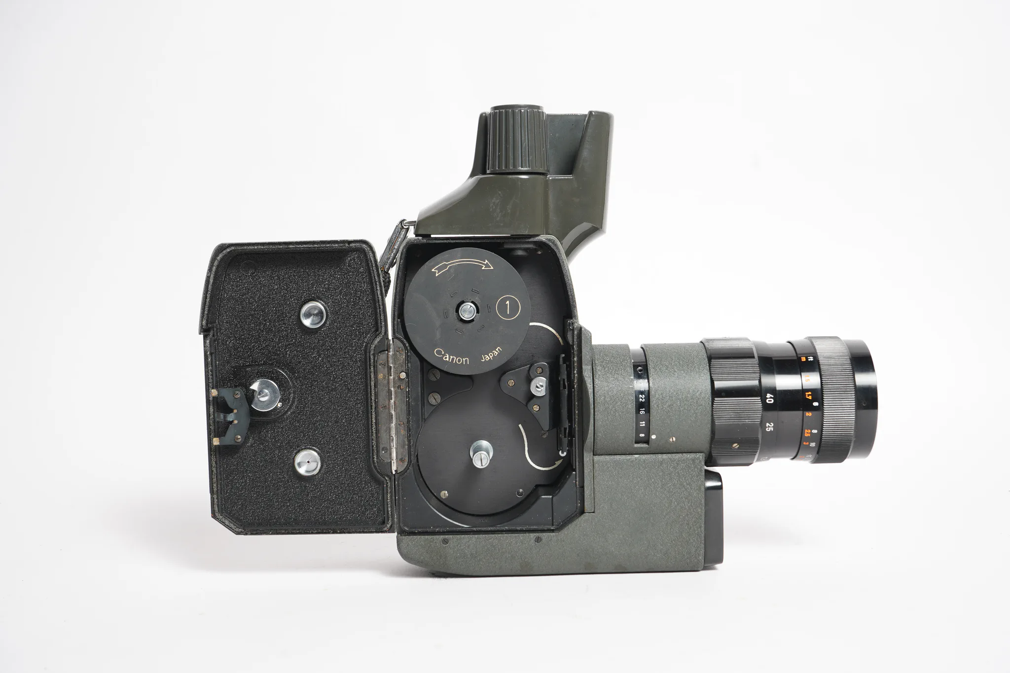 Canon Reflex Zoom 8-2 Cine Camera — photograph