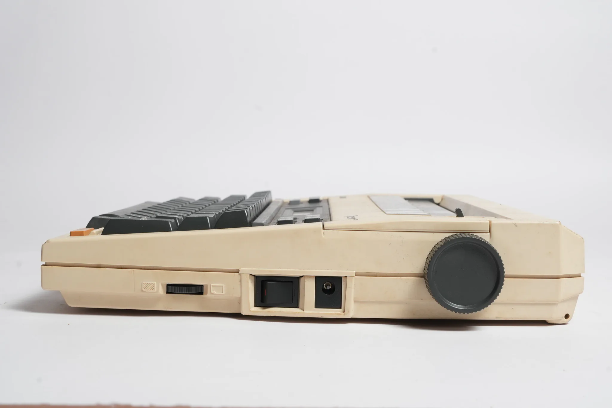 Canon Typestar 5 Electronic Typewriter — photograph 1