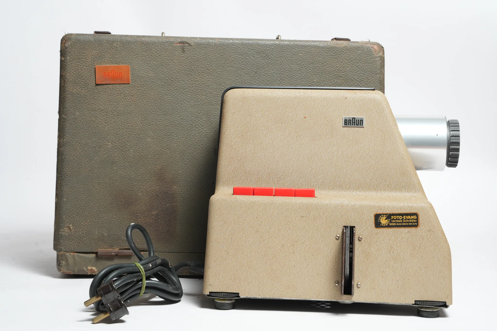 Carl Braun Paximat 35mm Slide Projector with Case — photograph 2