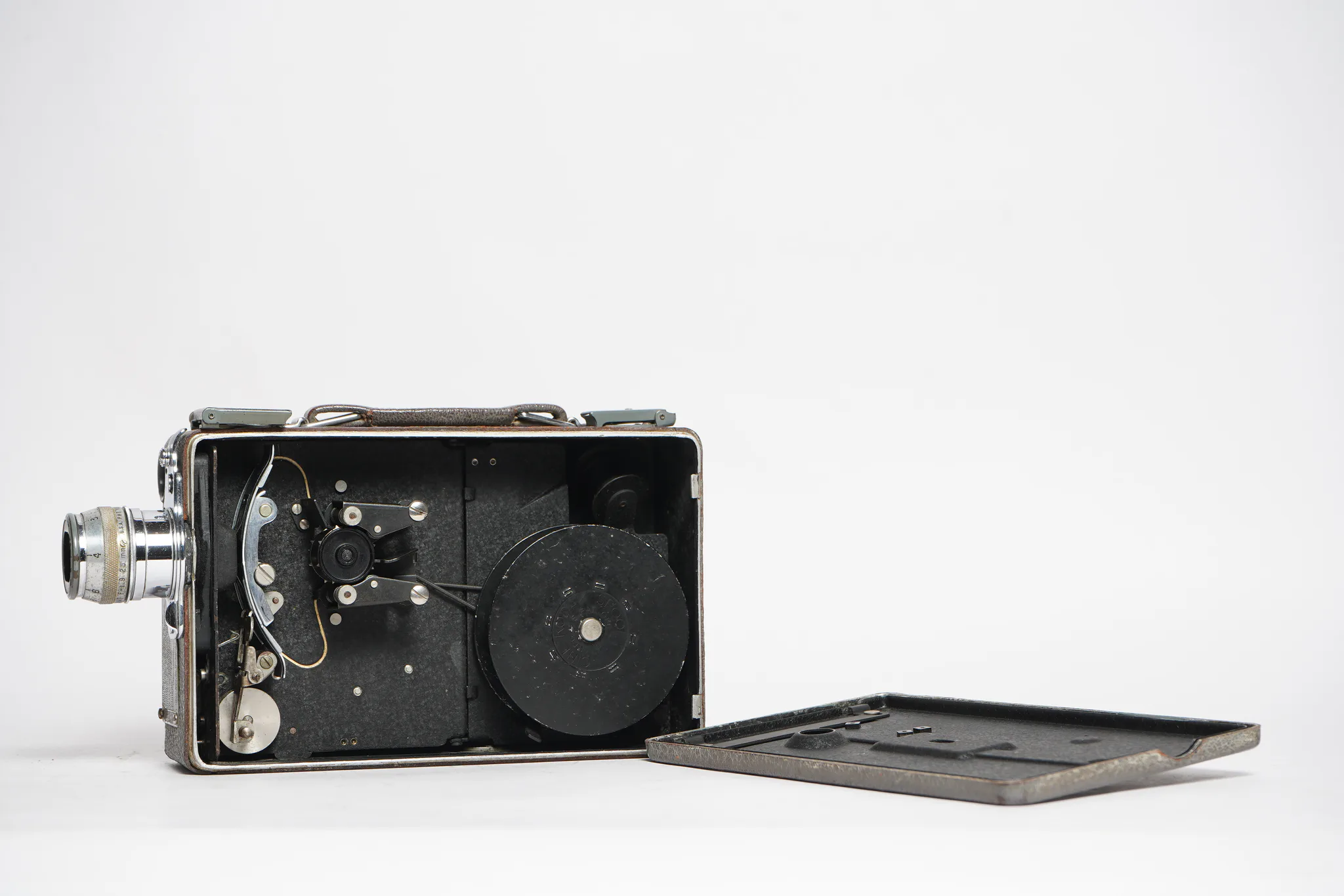 Ciné-Kodak Eight Model 20 Cine Camera — photograph