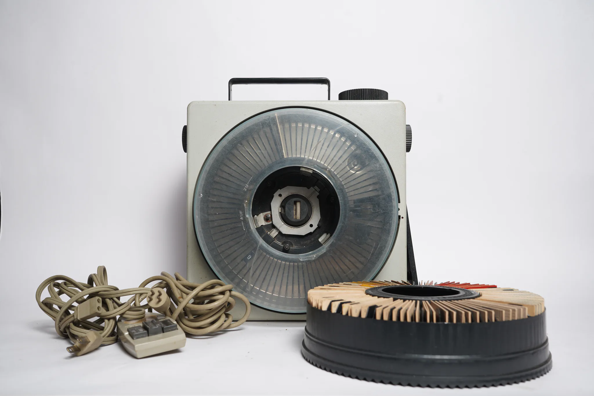 Ciné-Kodak Eight Model 20 Cine Camera — photograph