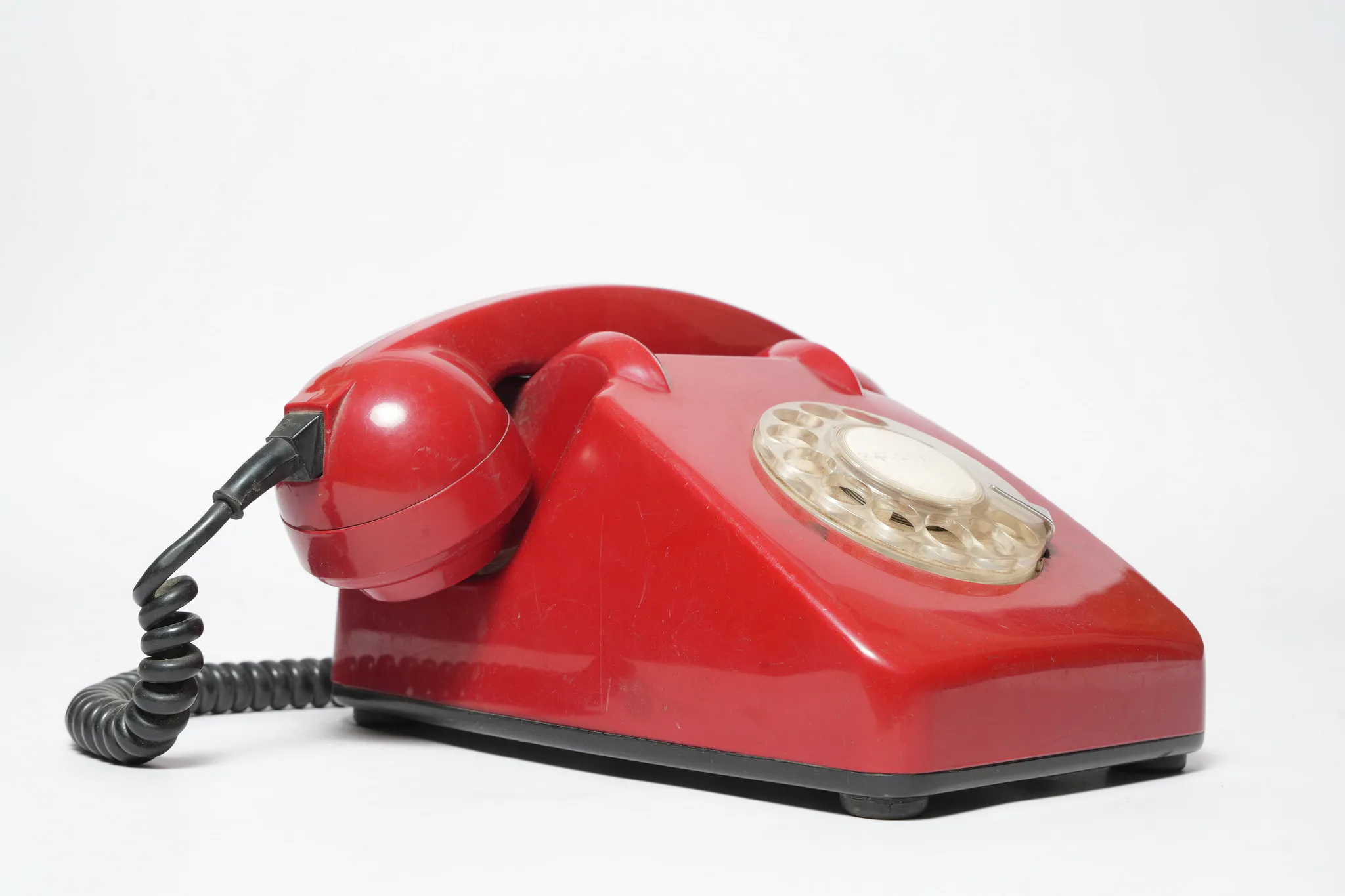 CITESA Heraldo Rotary Dial Telephone (Red) — photograph 1