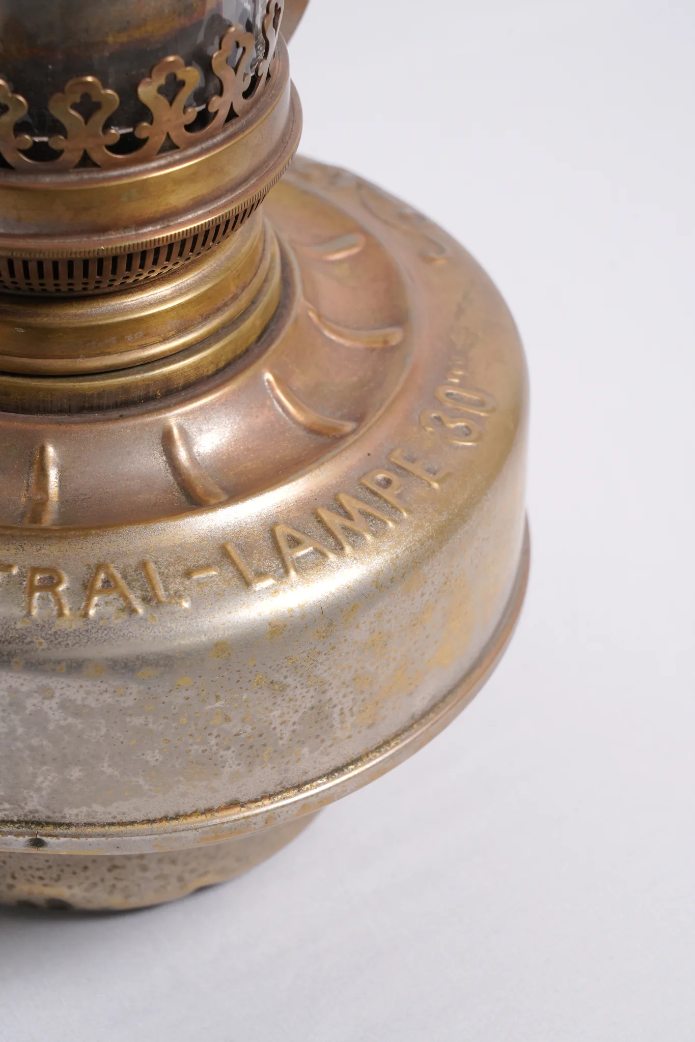 Vintage Dittmar Austrian Make Brass Kerosene Oil Lamp — photograph
