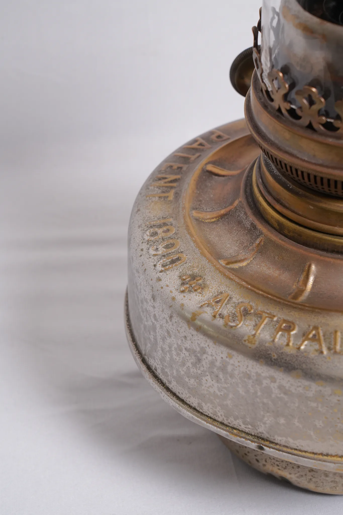 Vintage Dittmar Austrian Make Brass Kerosene Oil Lamp — photograph