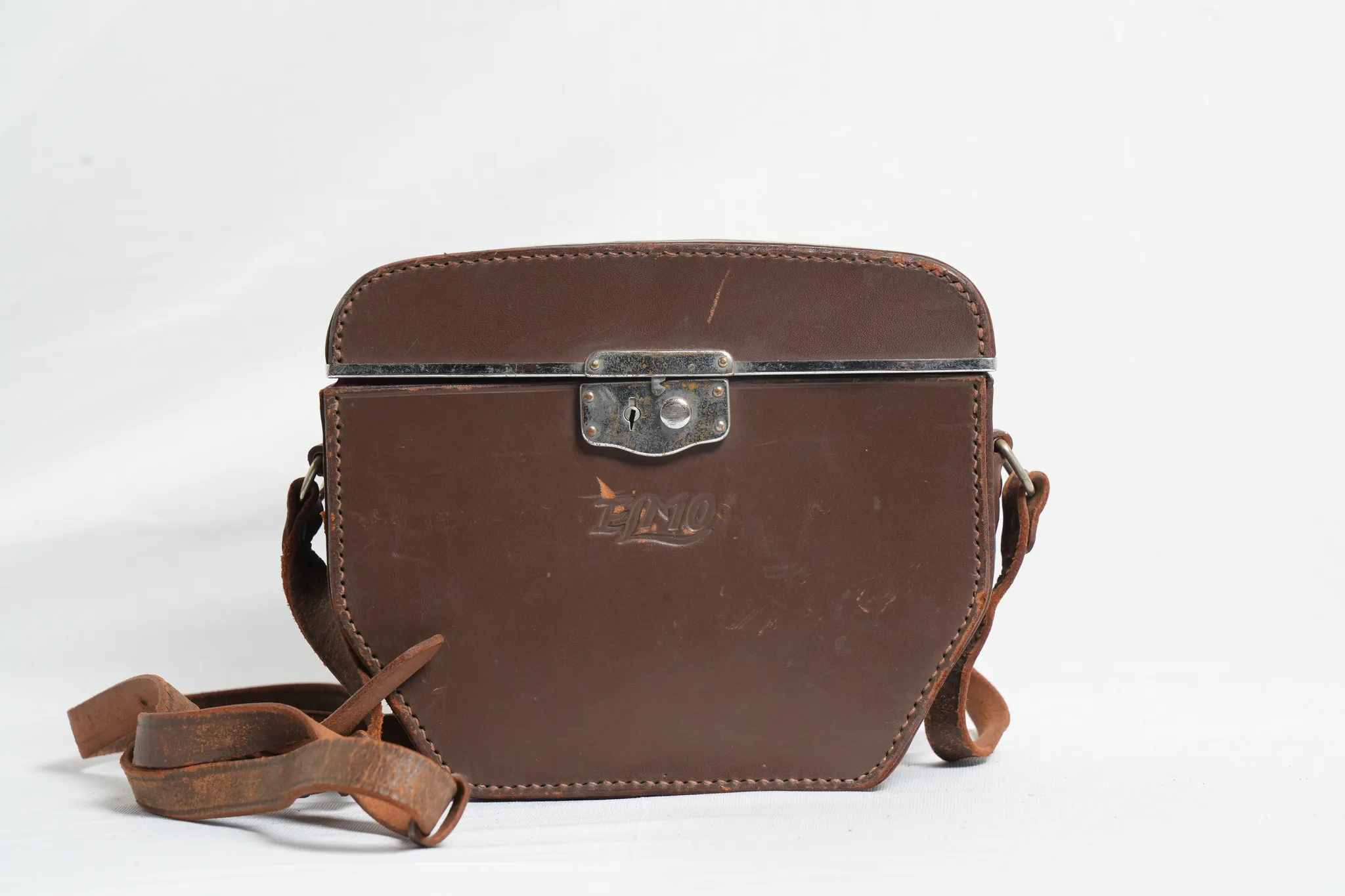 Elmo Cine 8-A 8mm Motion Picture Camera with Case — photograph 1