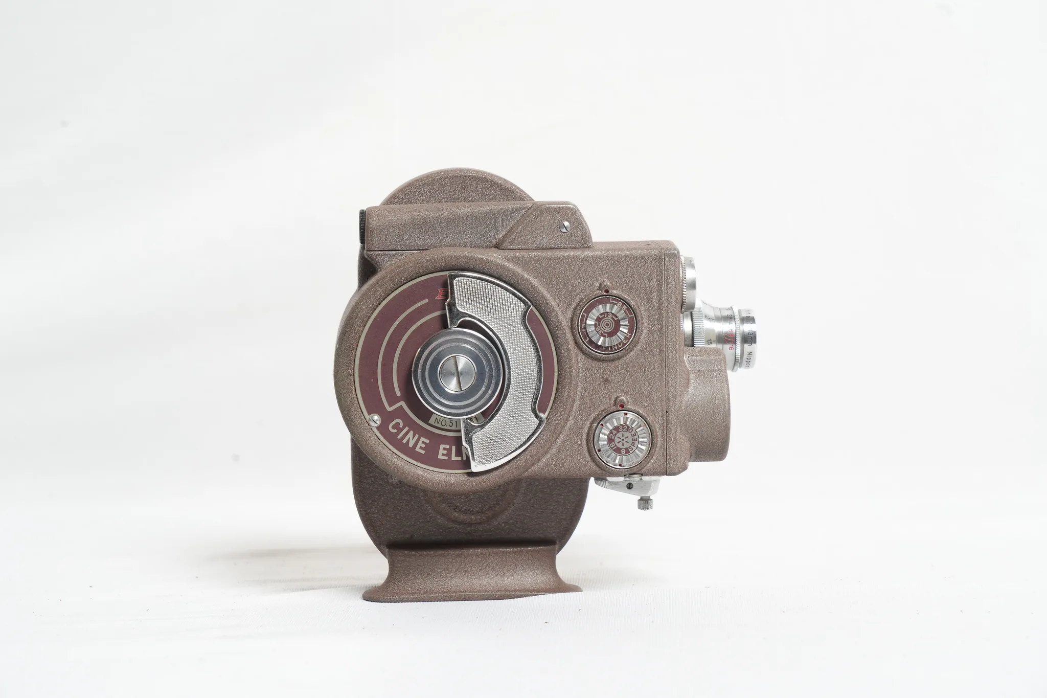 Elmo Cine 8-A 8mm Motion Picture Camera with Case — photograph 3