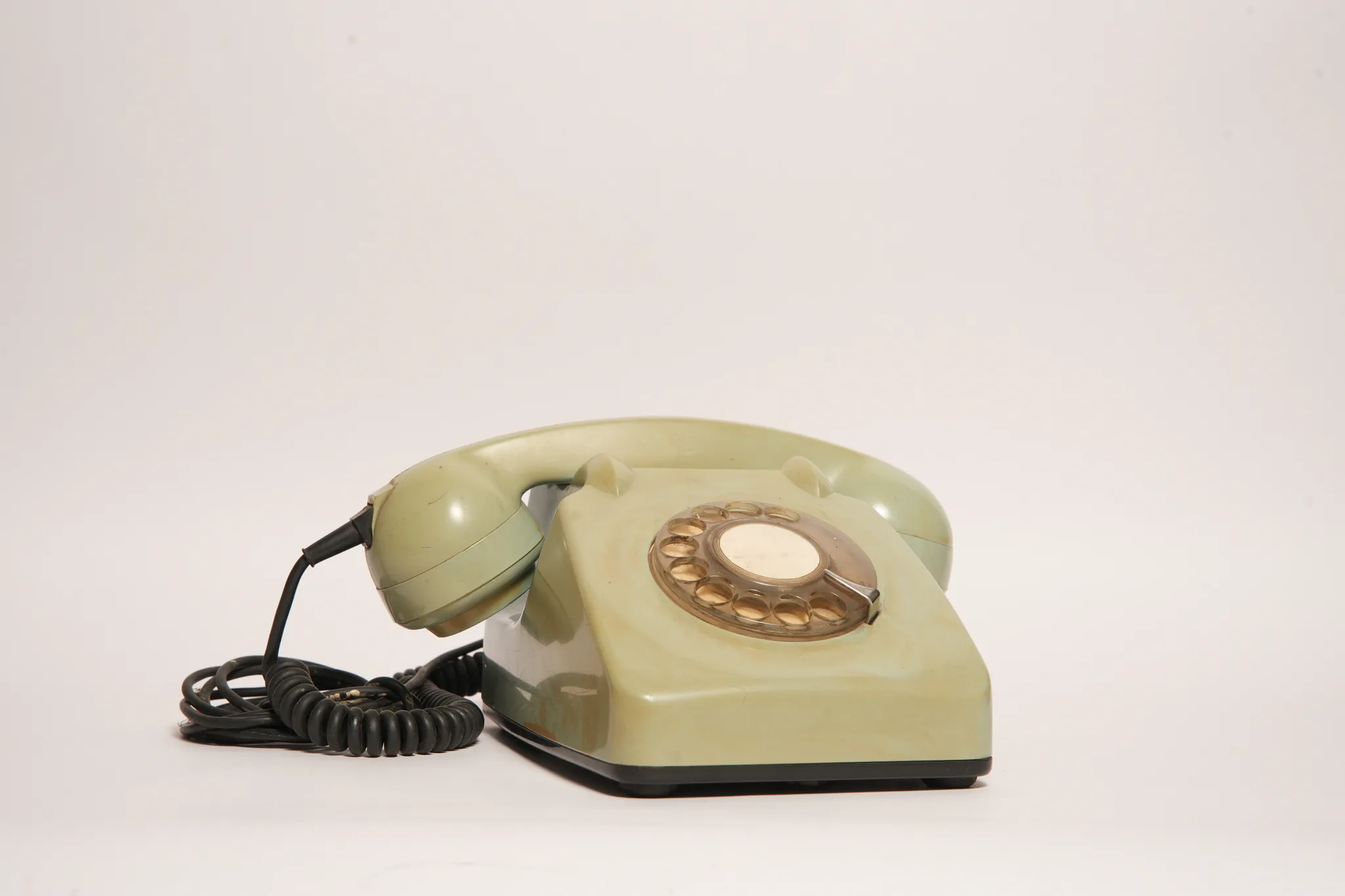 TESLA 4FP 120 70 Rotary Dial Telephone — photograph