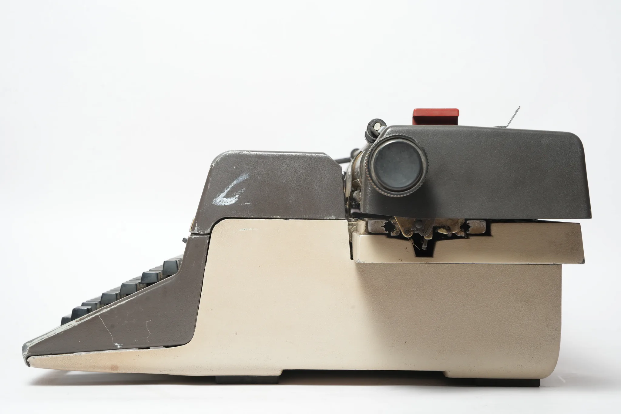 Facit 1730 Standard Manual Typewriter — photograph 5
