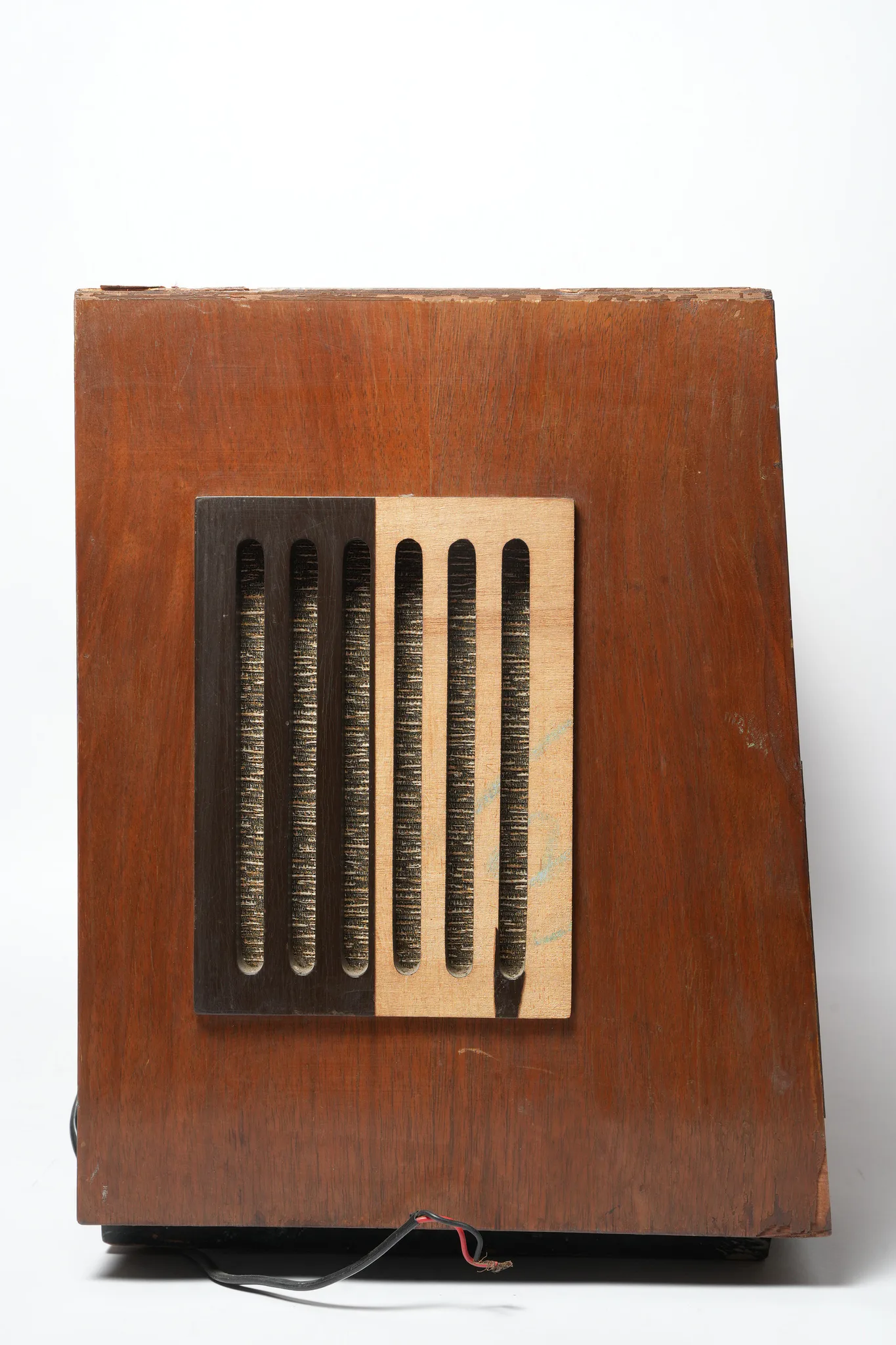 G.E.C. Hi-Fi Multi-Band Valve Table Radio — photograph 2