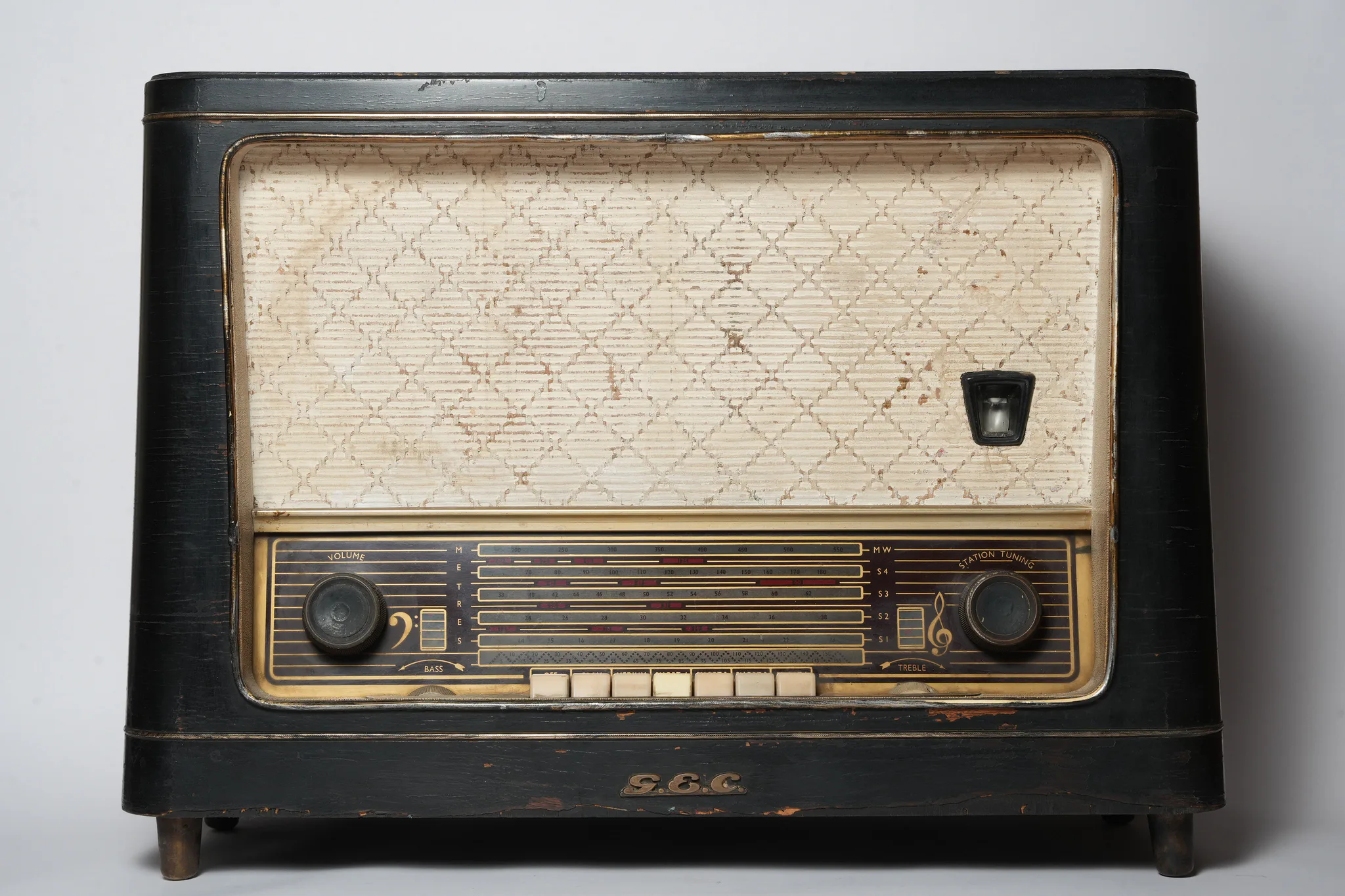 G.E.C. Multi-Band Valve Table Radio — photograph 1