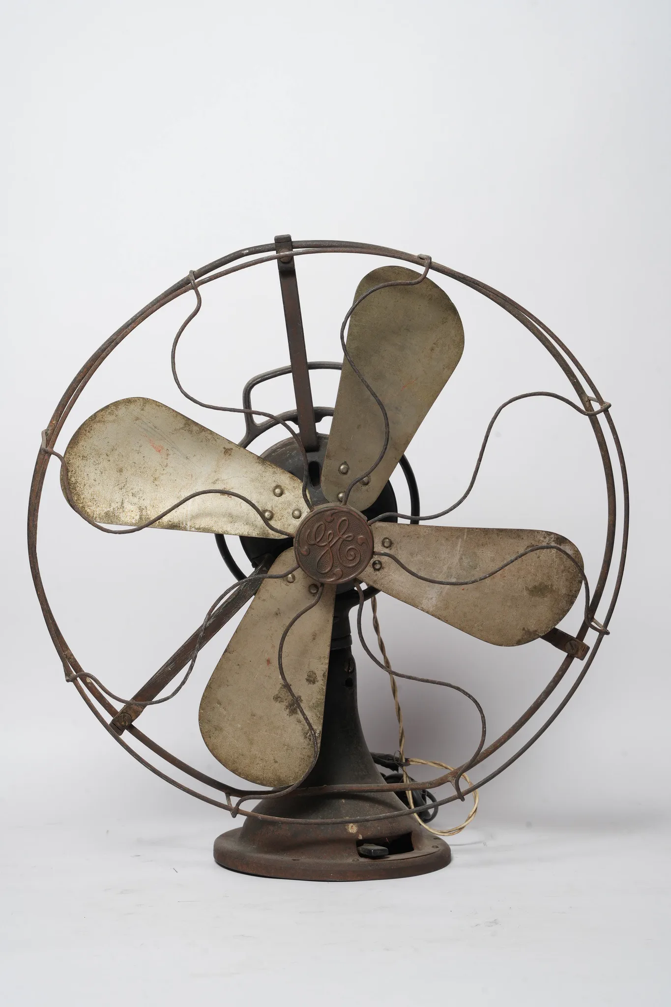 General Electric Brass Blade Electric Desk Fan — photograph 1
