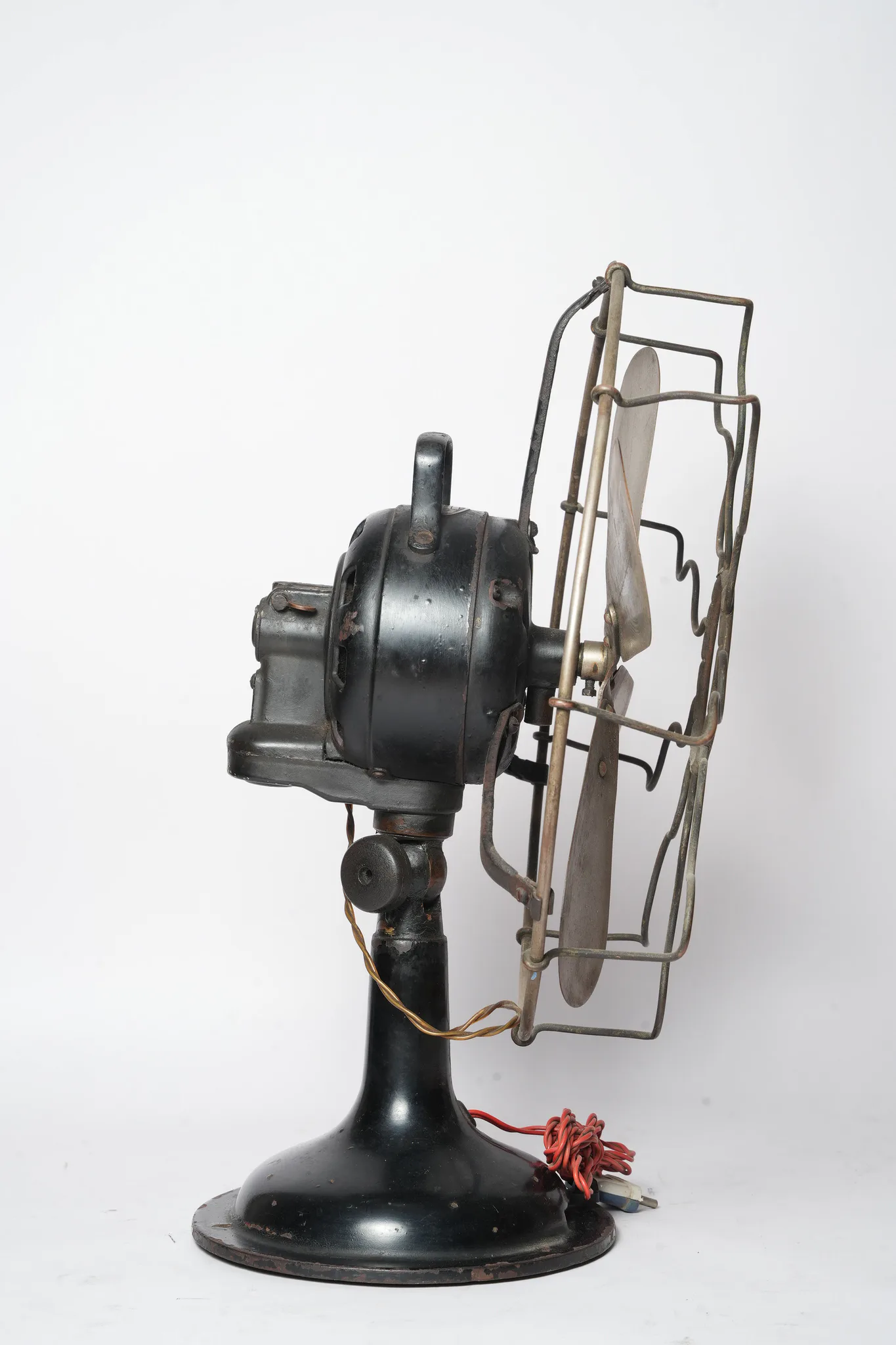 General Electric Brass Blade Electric Desk Fan — photograph 4
