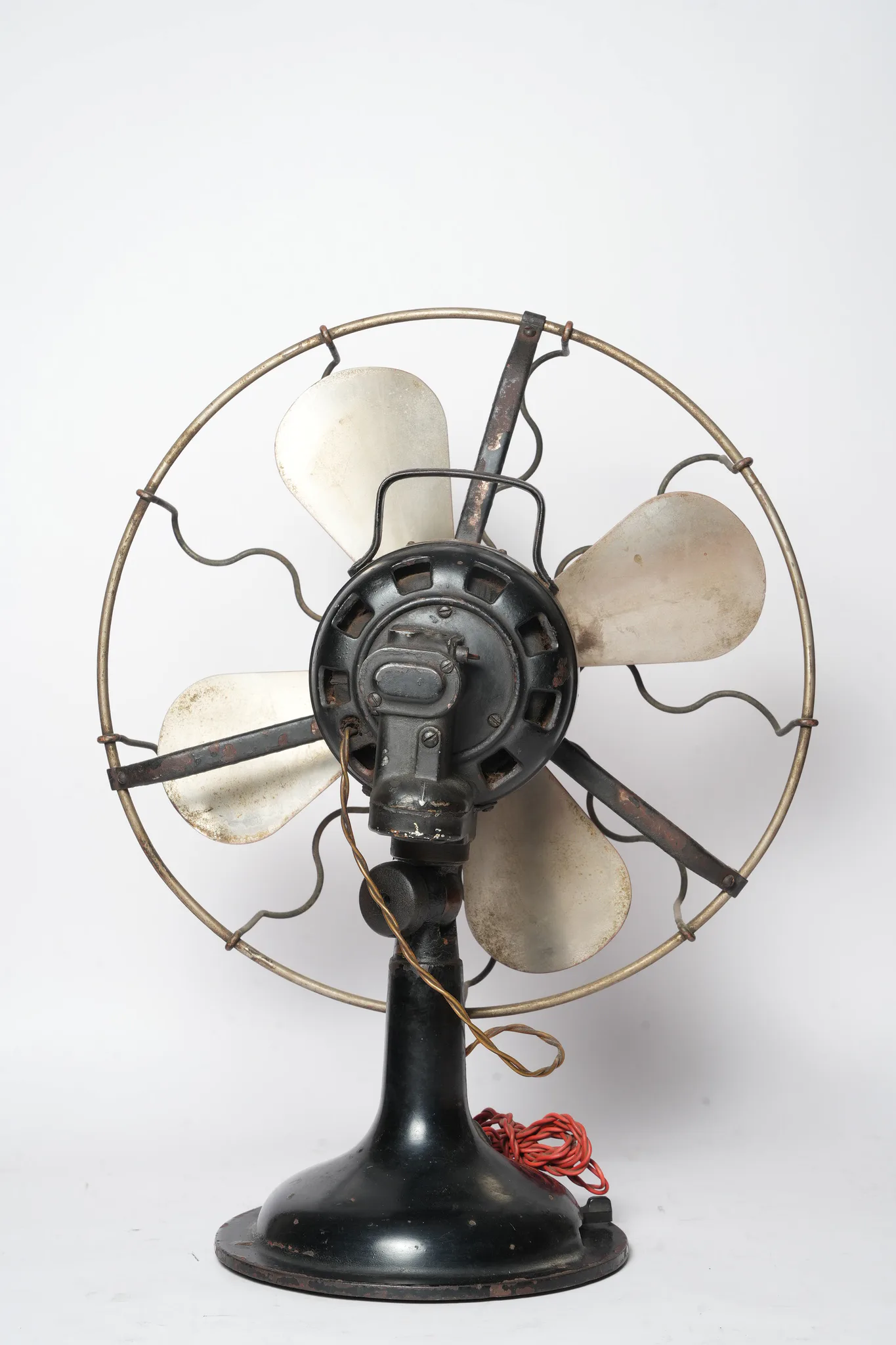 General Electric Brass Blade Electric Desk Fan — photograph 7