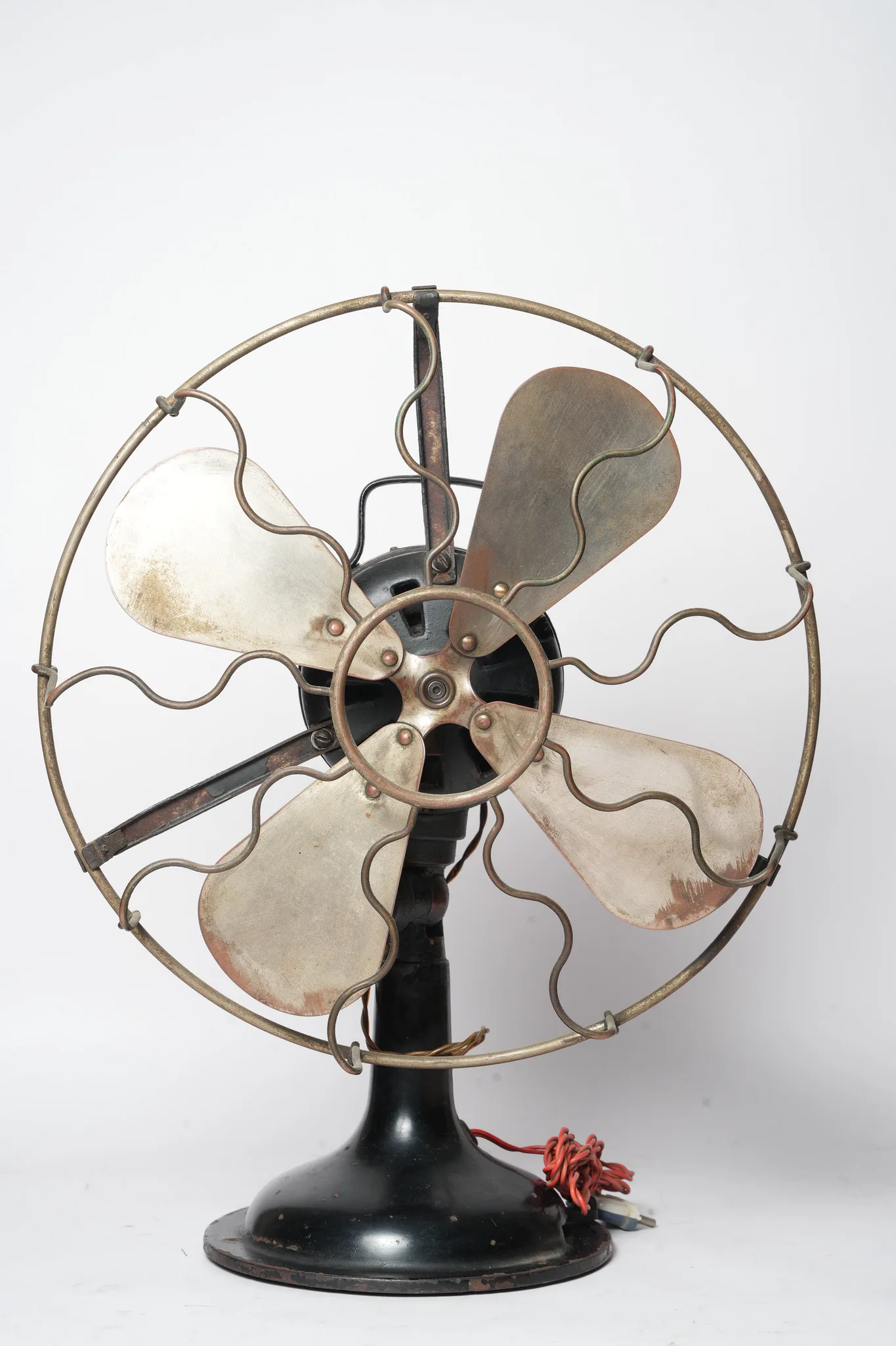 General Electric Brass Blade Electric Desk Fan — photograph 8
