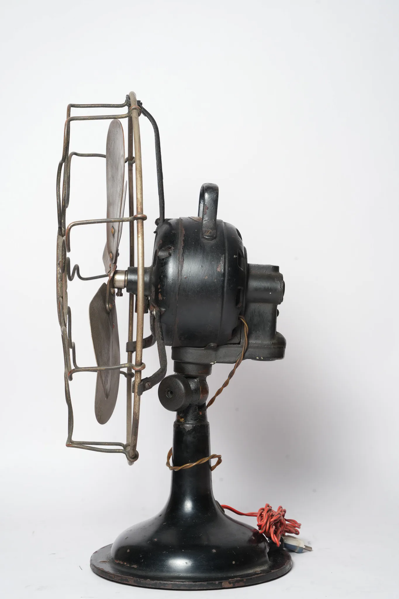 General Electric Brass Blade Electric Desk Fan — photograph 9