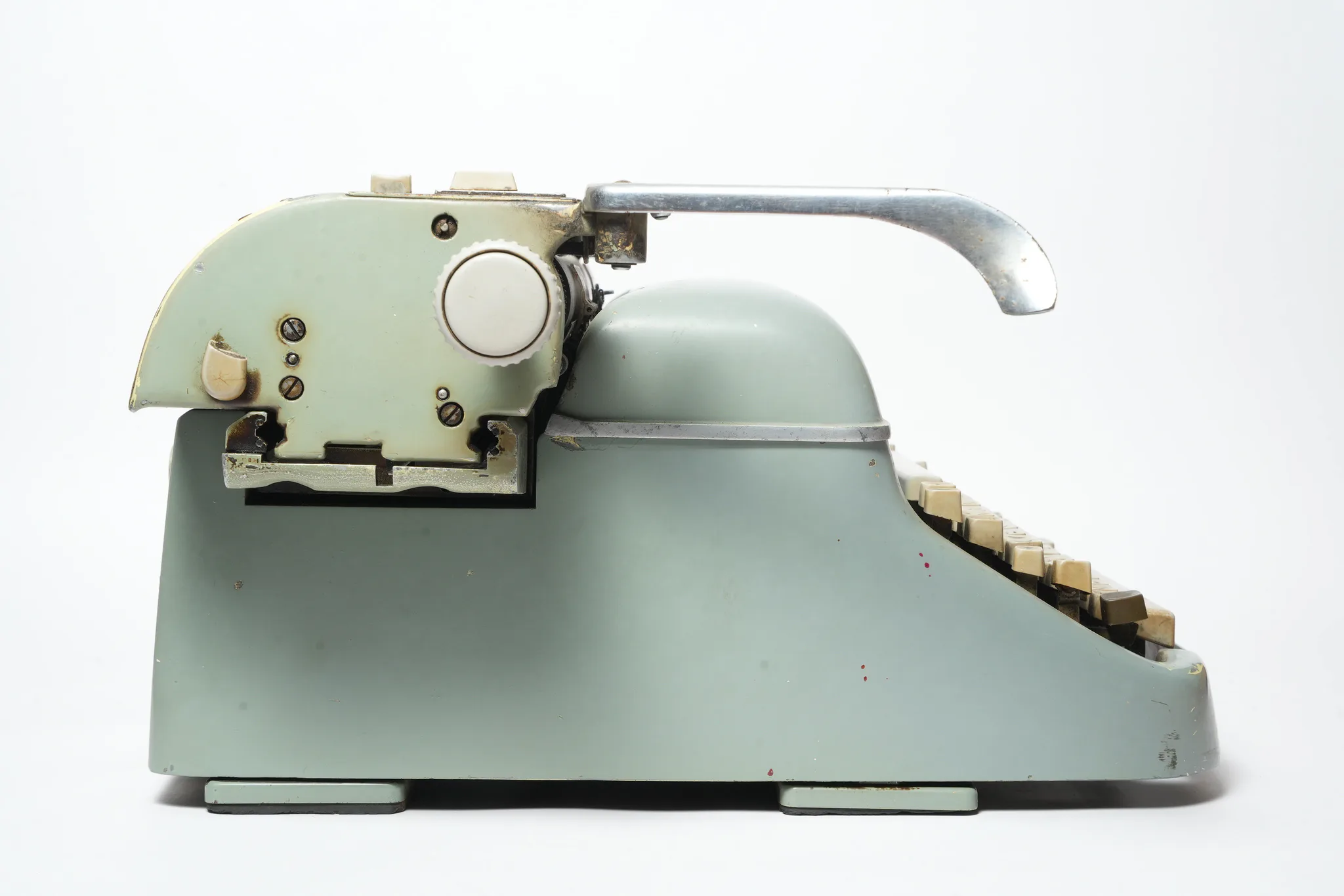 Godrej Standard Desktop Manual Typewriter — photograph 1