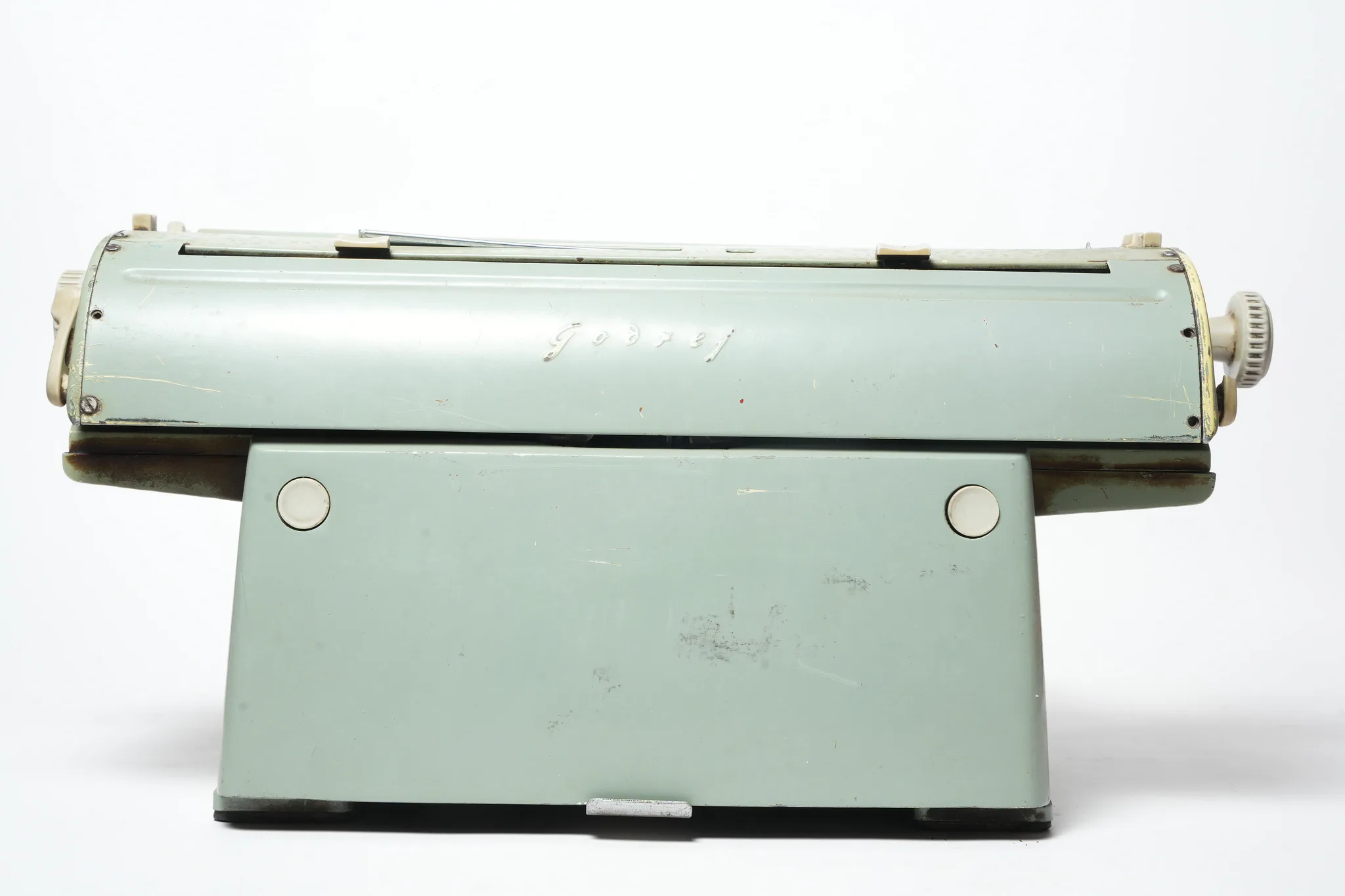 Godrej Standard Desktop Manual Typewriter — photograph 2